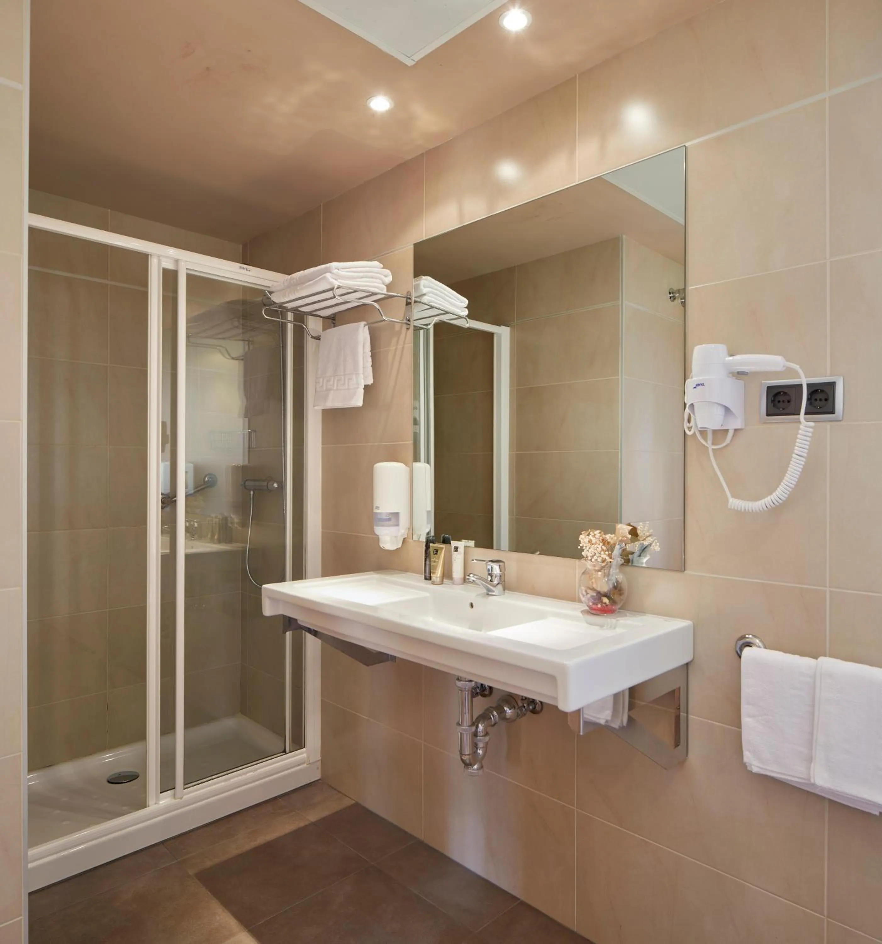 Bathroom in Iraipe Santuario de Arantzazu Hotel