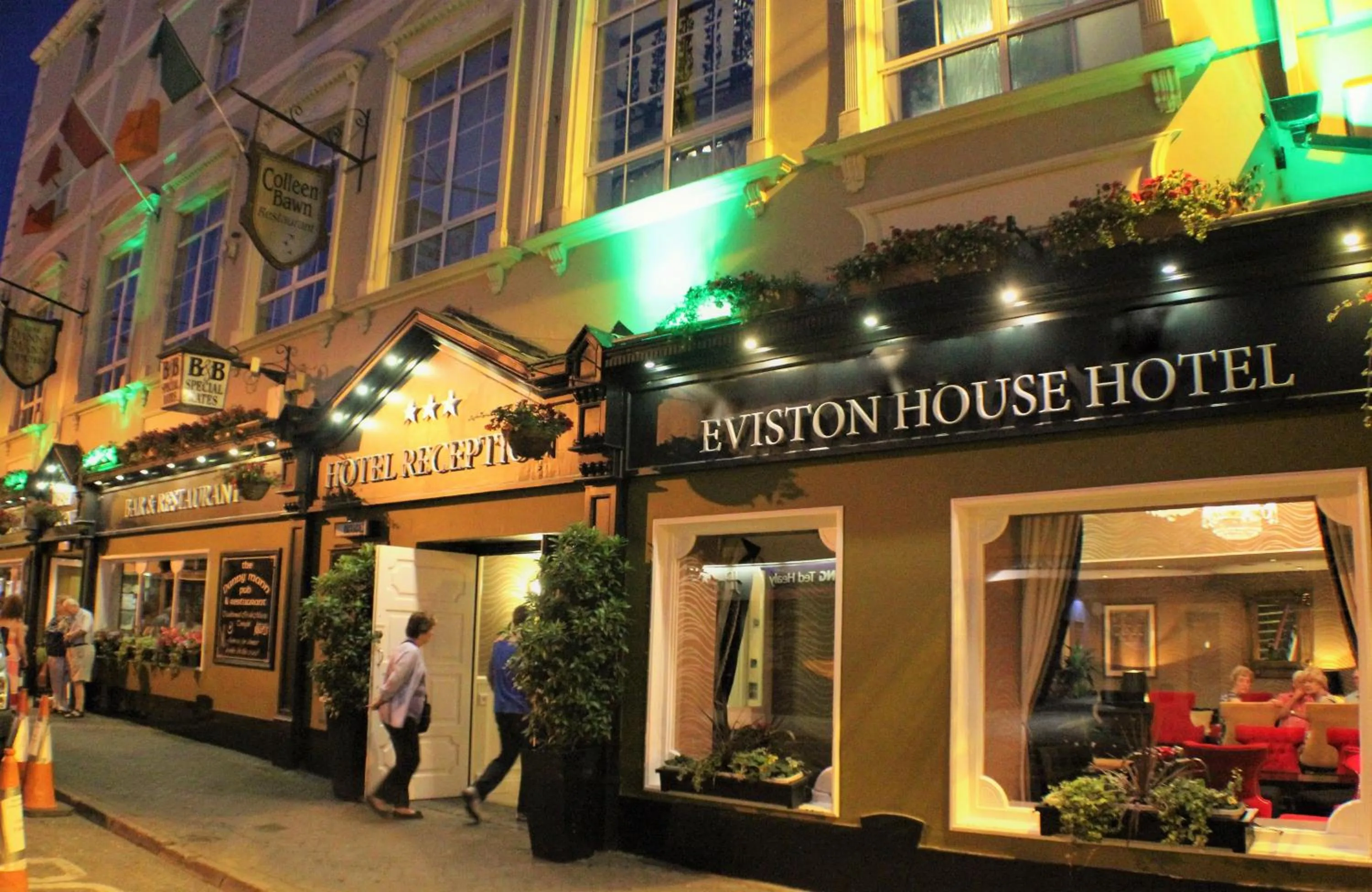 Facade/entrance in Eviston House Hotel