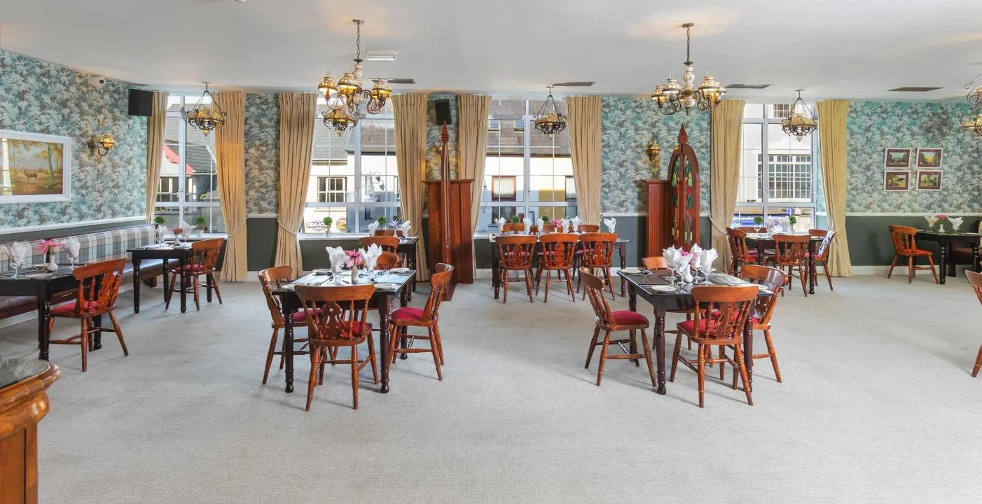 Restaurant/places to eat in Eviston House Hotel