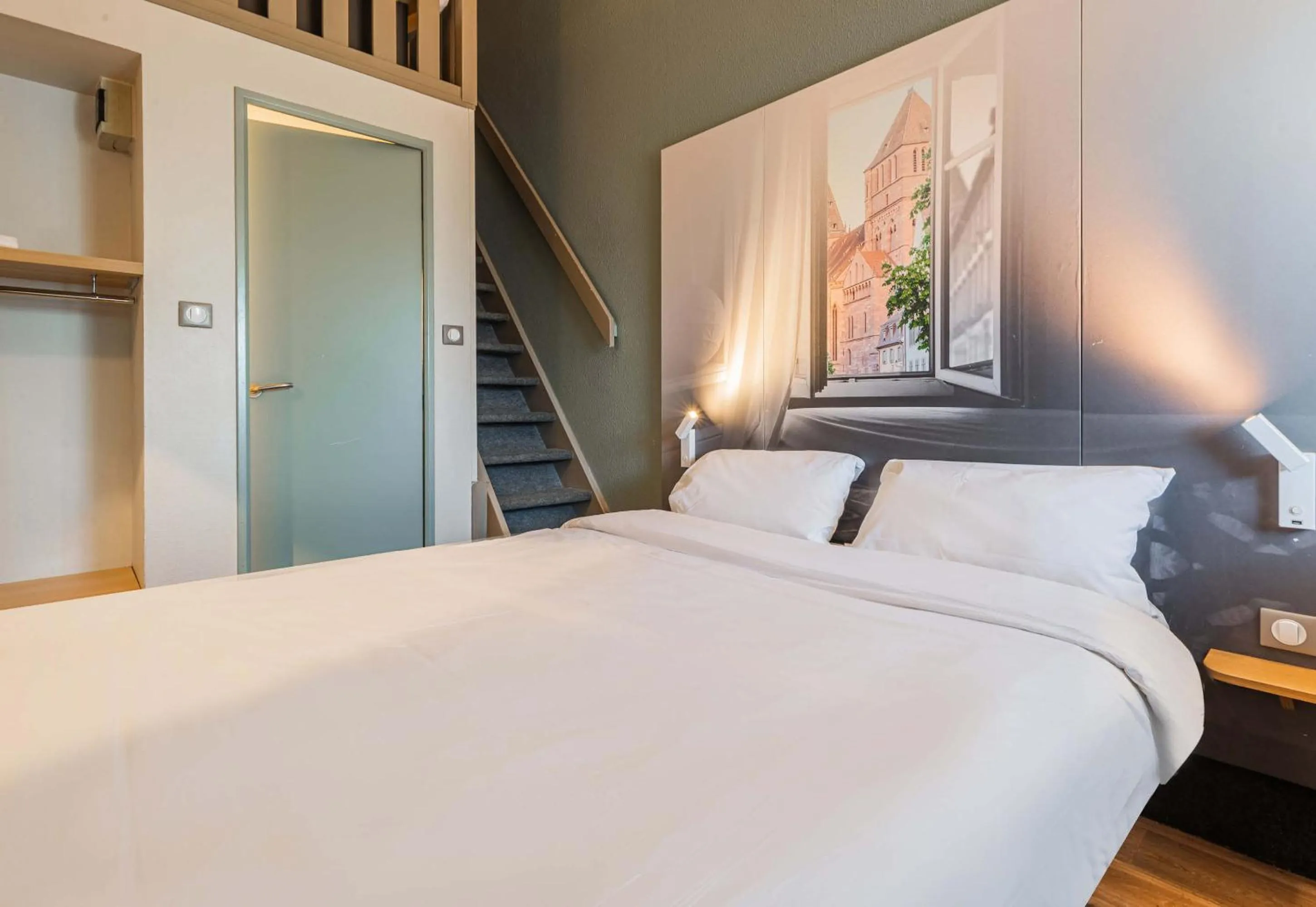 Bedroom, Bed in B&B HOTEL Strasbourg Sud Geispolsheim