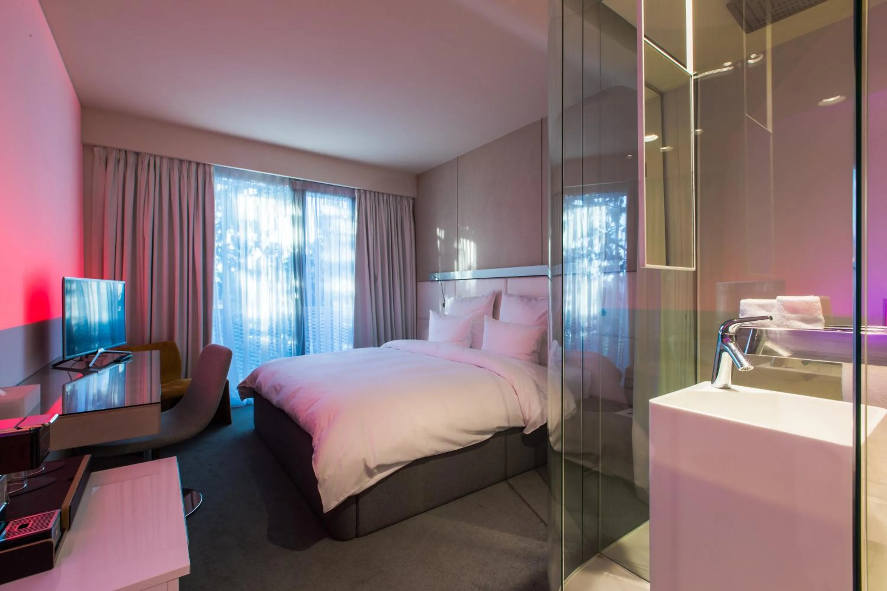 Photo of the whole room in The Grove Design Hotel