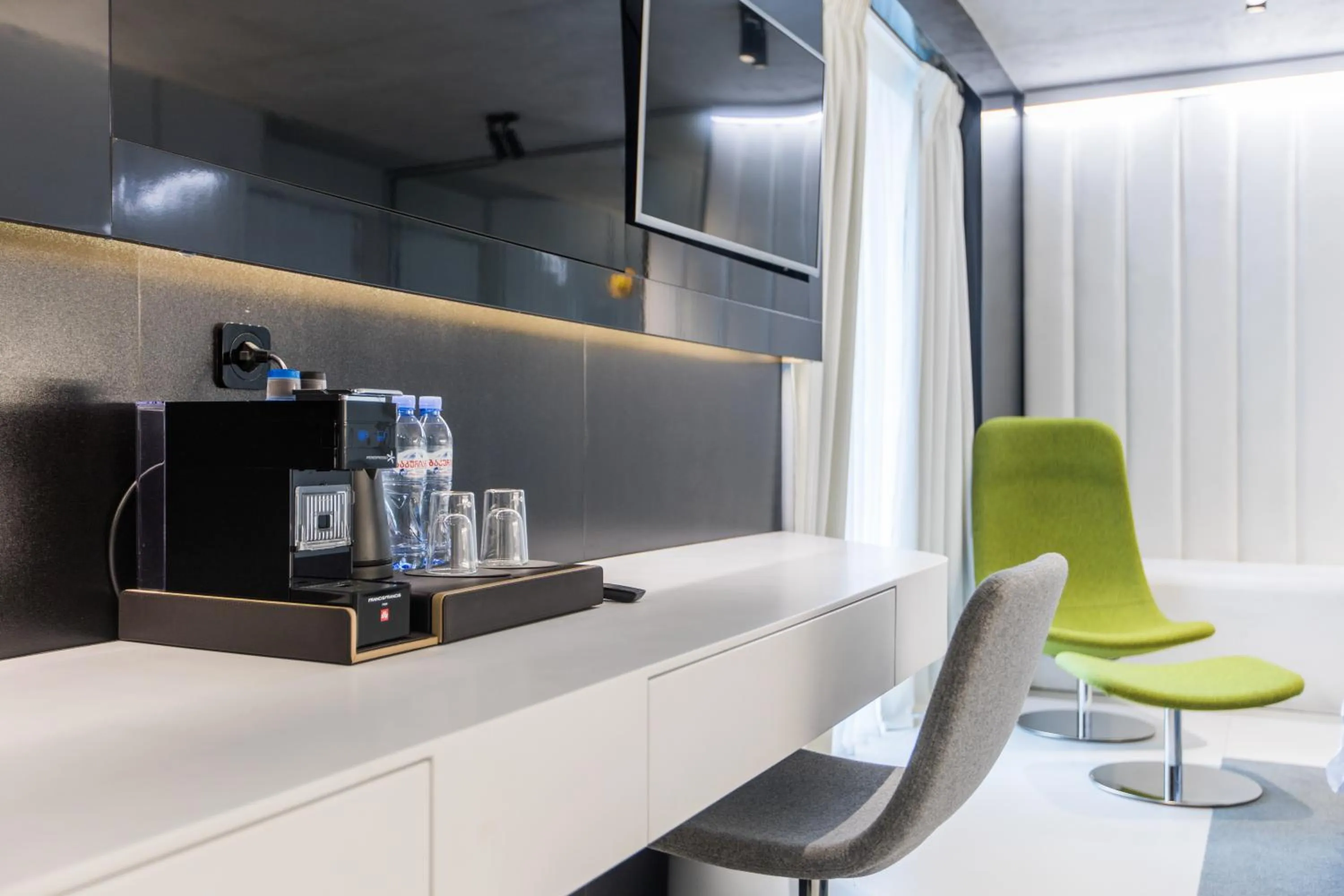 Coffee/tea facilities in The Grove Design Hotel