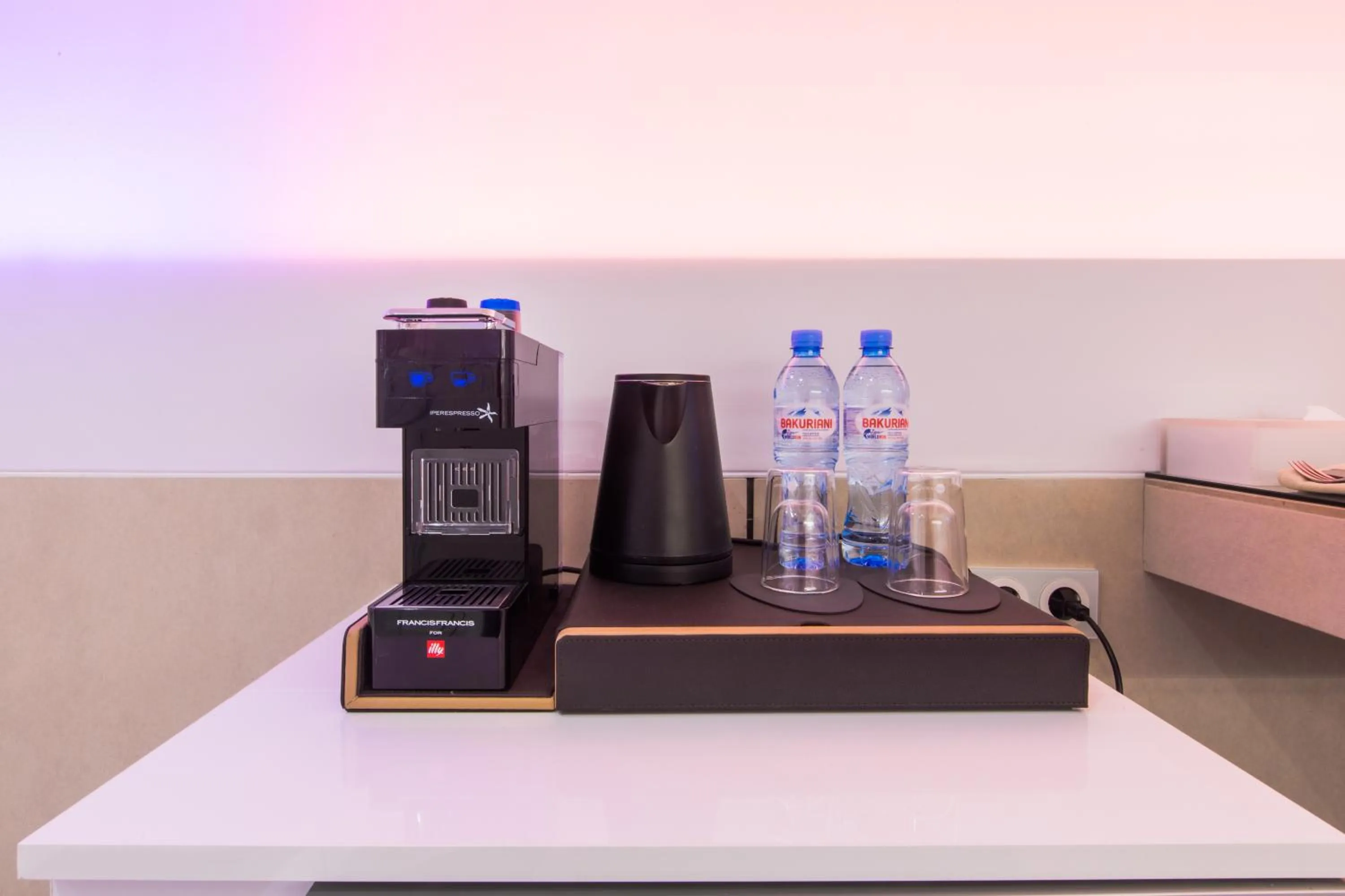 Coffee/tea facilities in The Grove Design Hotel