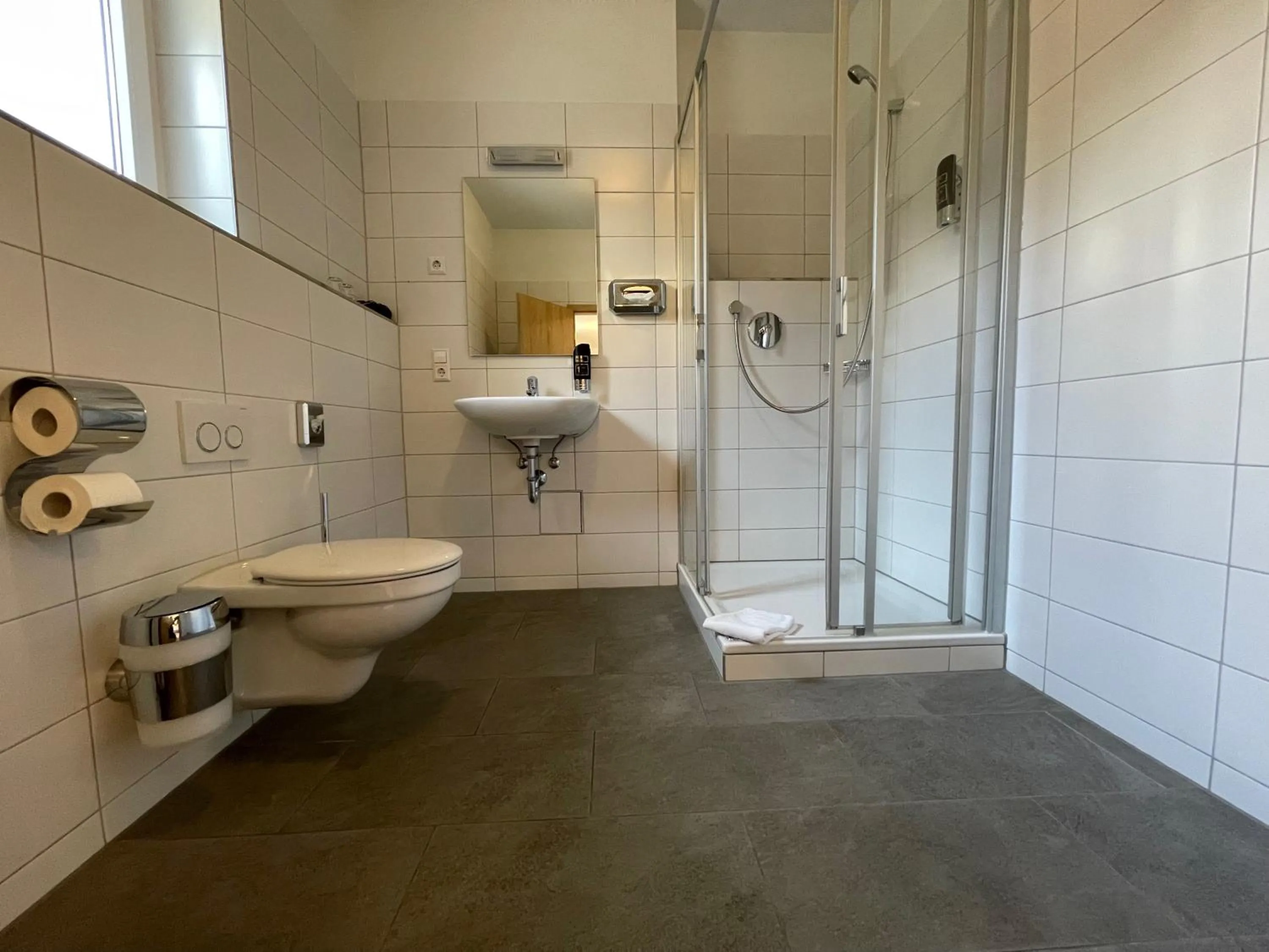 Bathroom in Hotel am Römerplatz