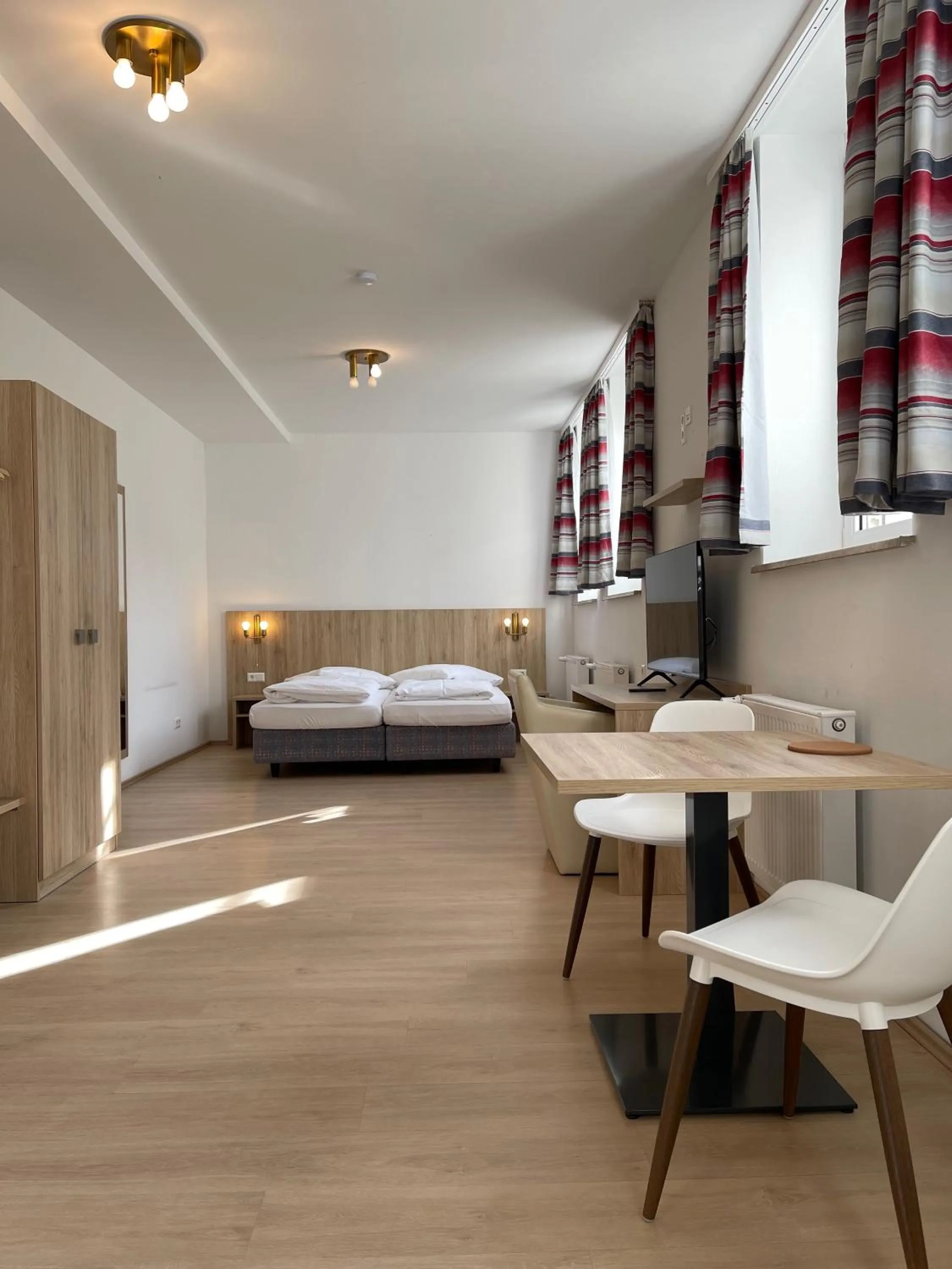 Photo of the whole room, Bed in Hotel am Römerplatz