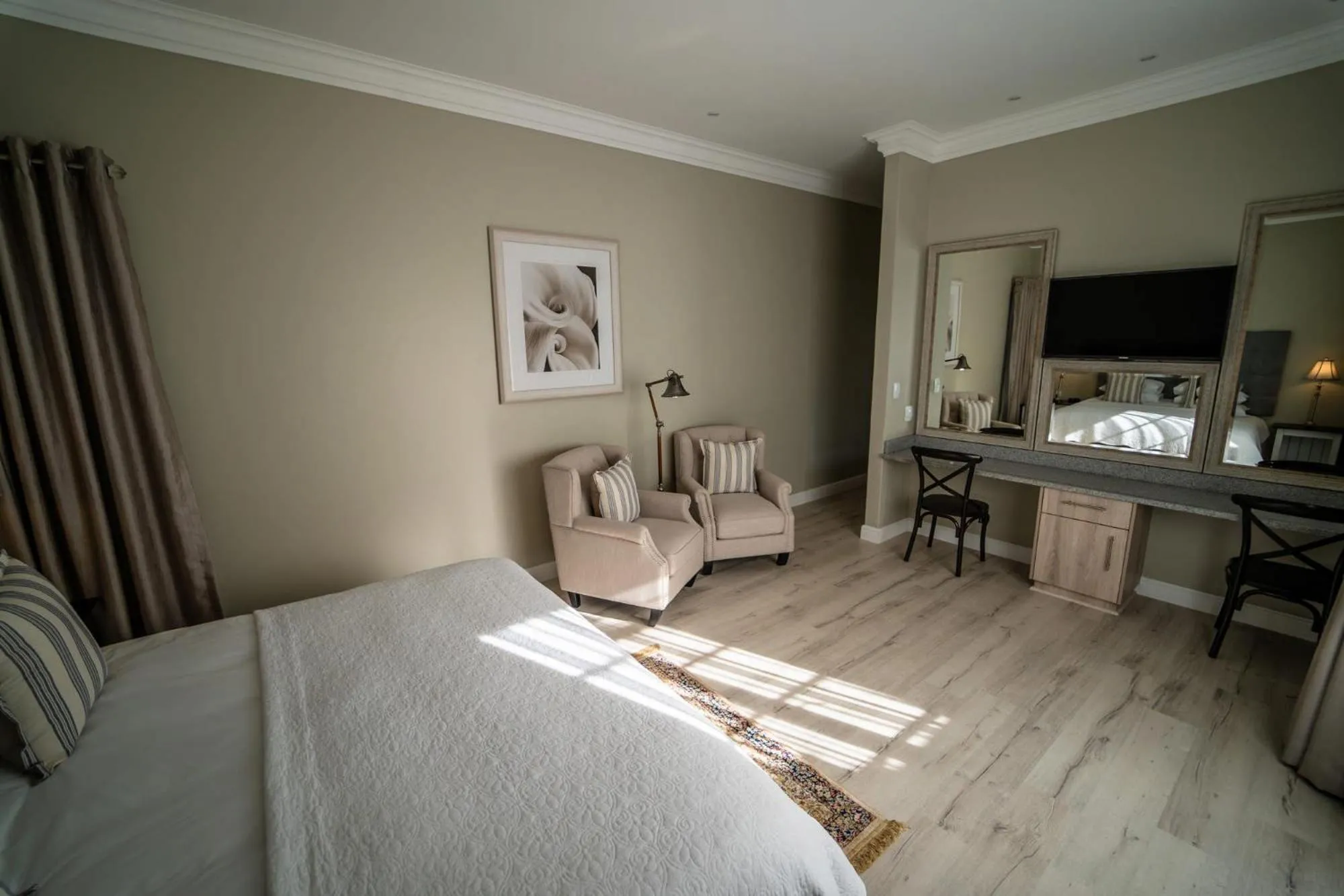 Seating area, Bed in AnnVilla Guesthouse