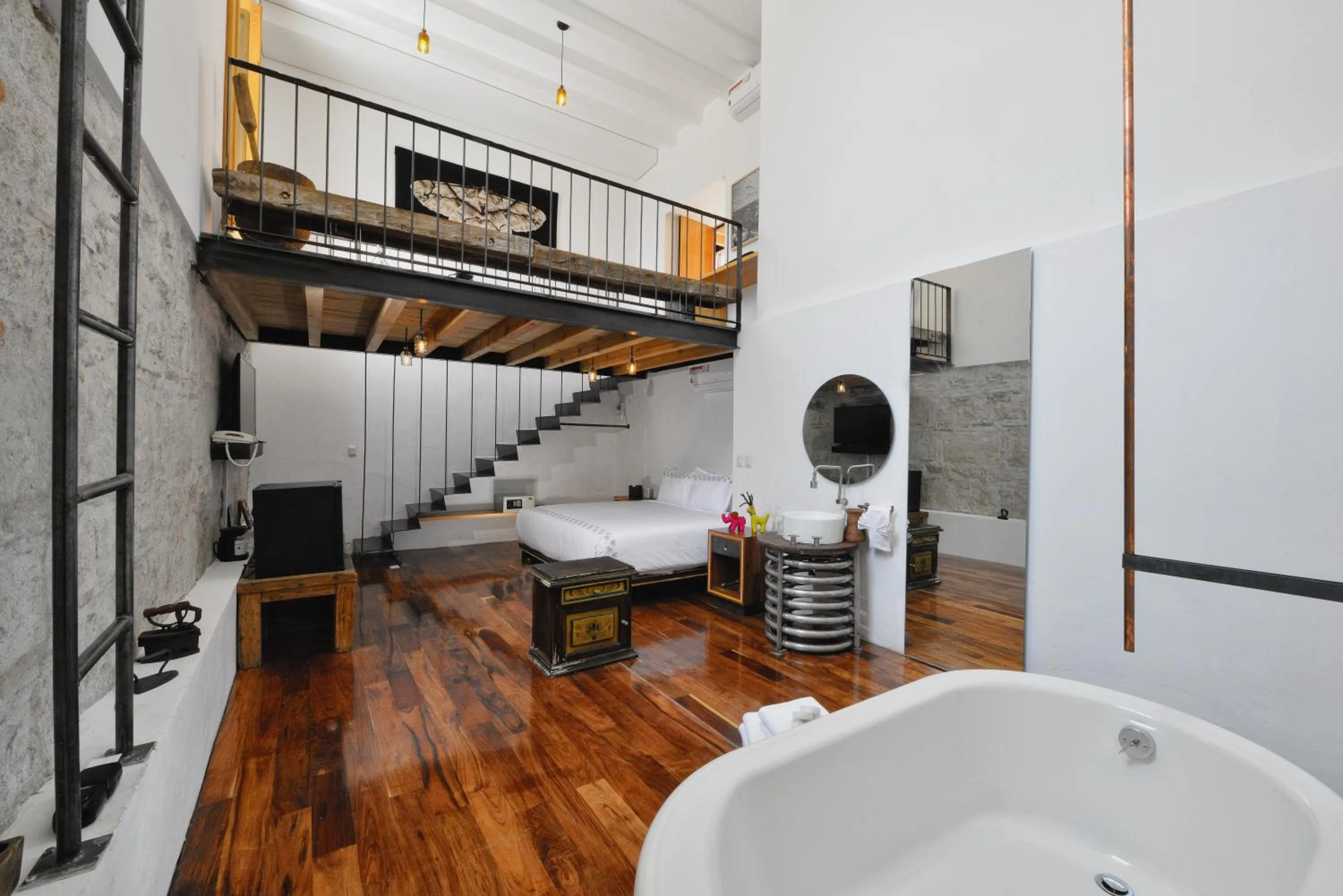 Staff in Hotel Los Amantes