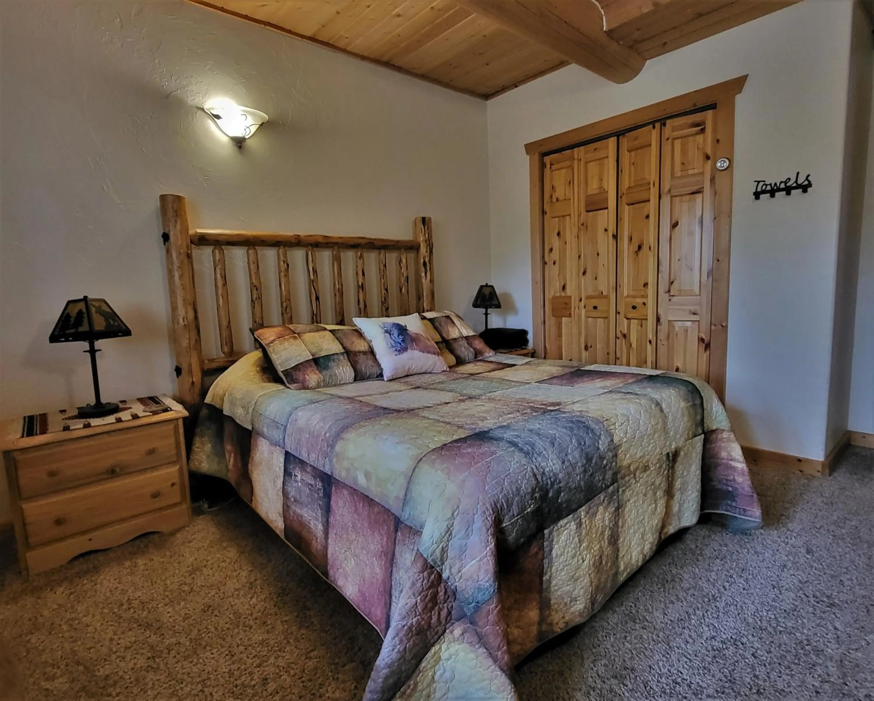Bed in The Hideaway Lodge