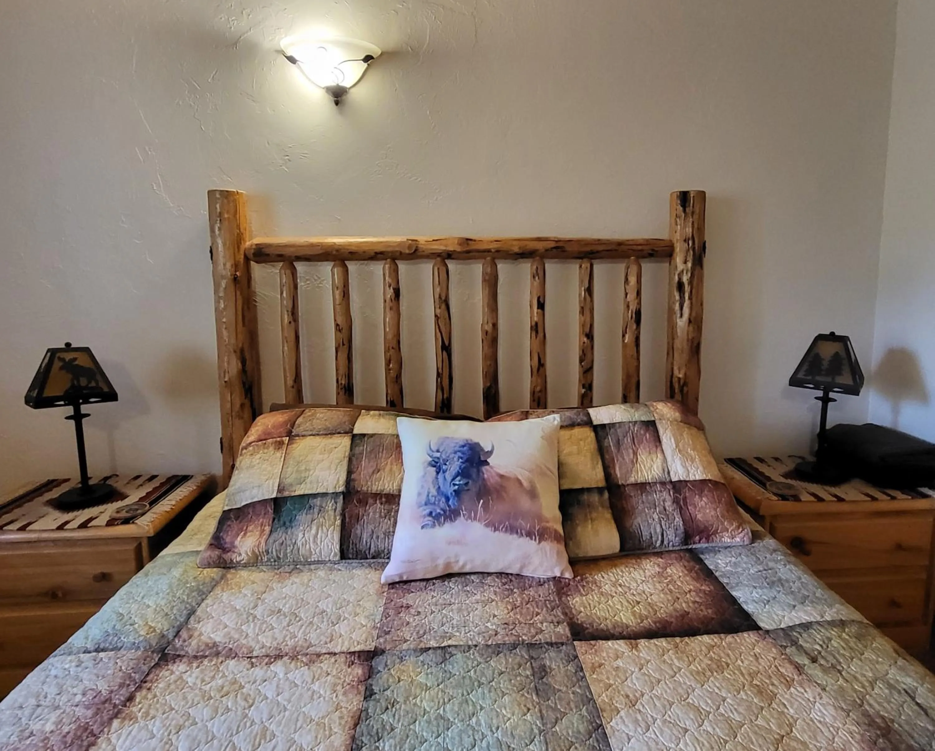 Bed in The Hideaway Lodge