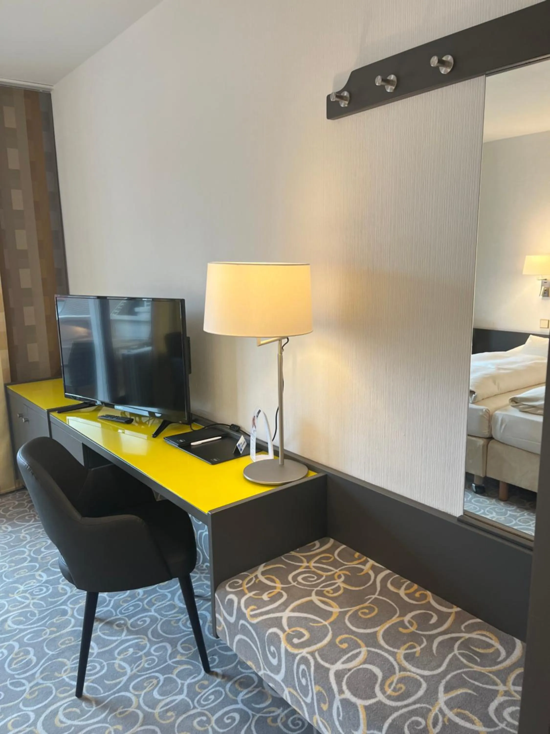 TV and multimedia, Bed in Hotel Gasthof Seefelder Hof