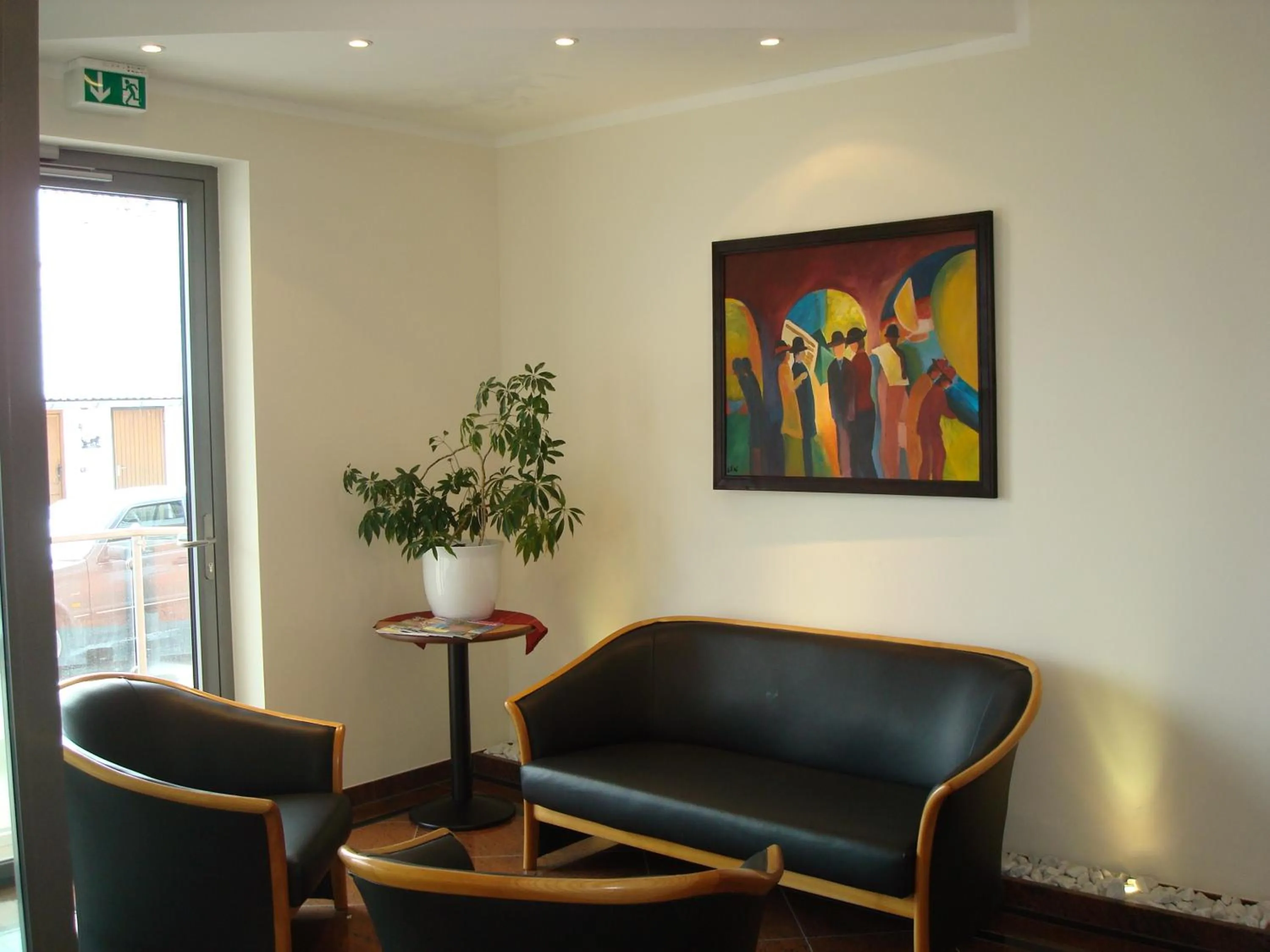 Communal lounge/ TV room in Hotel Gasthof Seefelder Hof