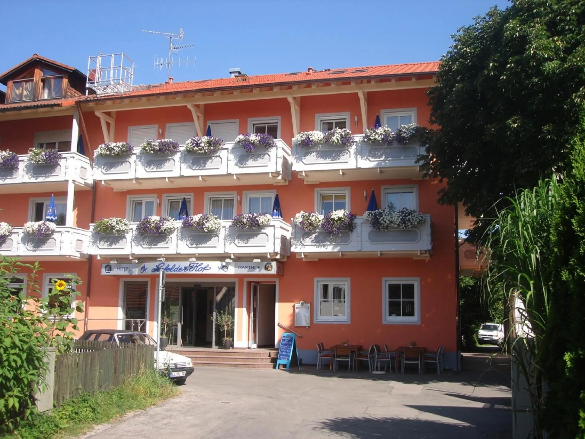 Property building in Hotel Gasthof Seefelder Hof