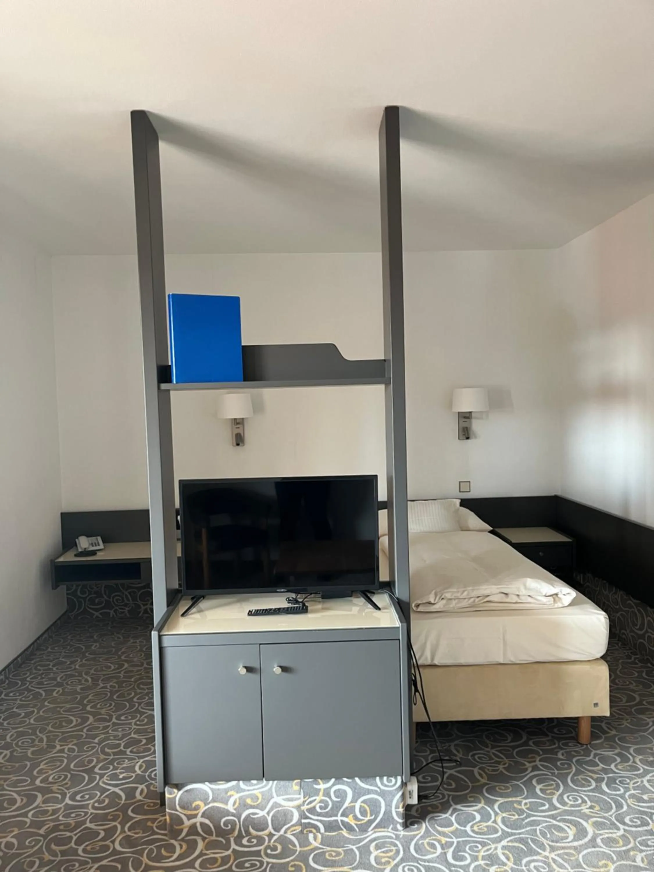 TV and multimedia, Bed in Hotel Gasthof Seefelder Hof