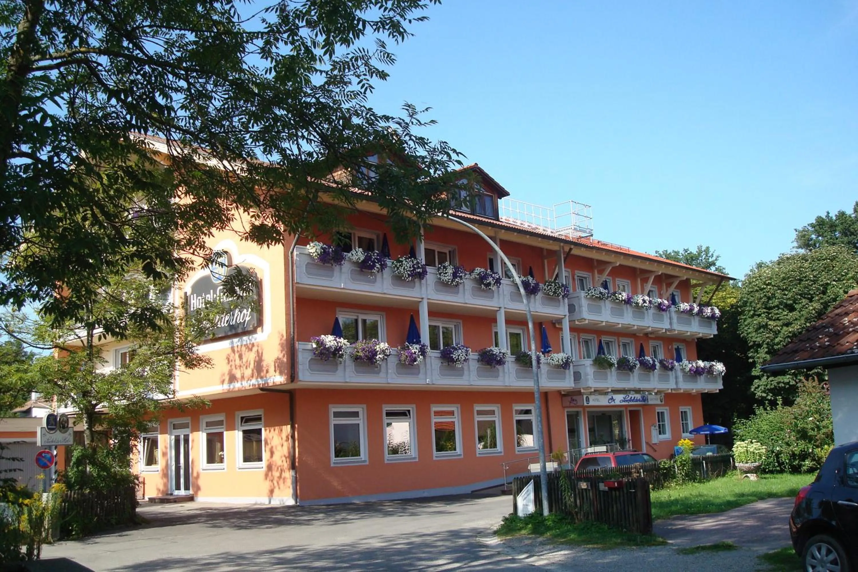 Property building in Hotel Gasthof Seefelder Hof
