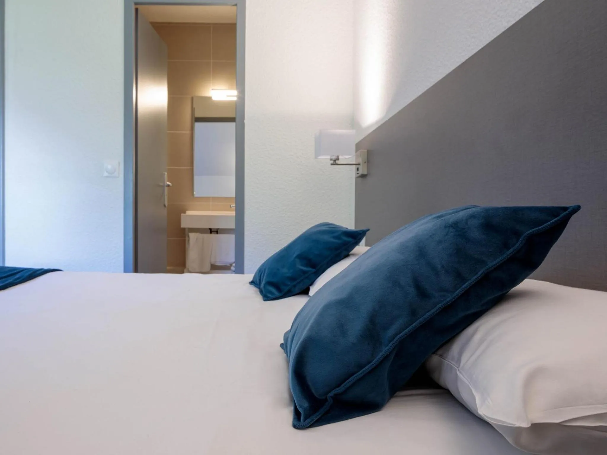 Bedroom, Bed in Noemys Viviers-du-lac