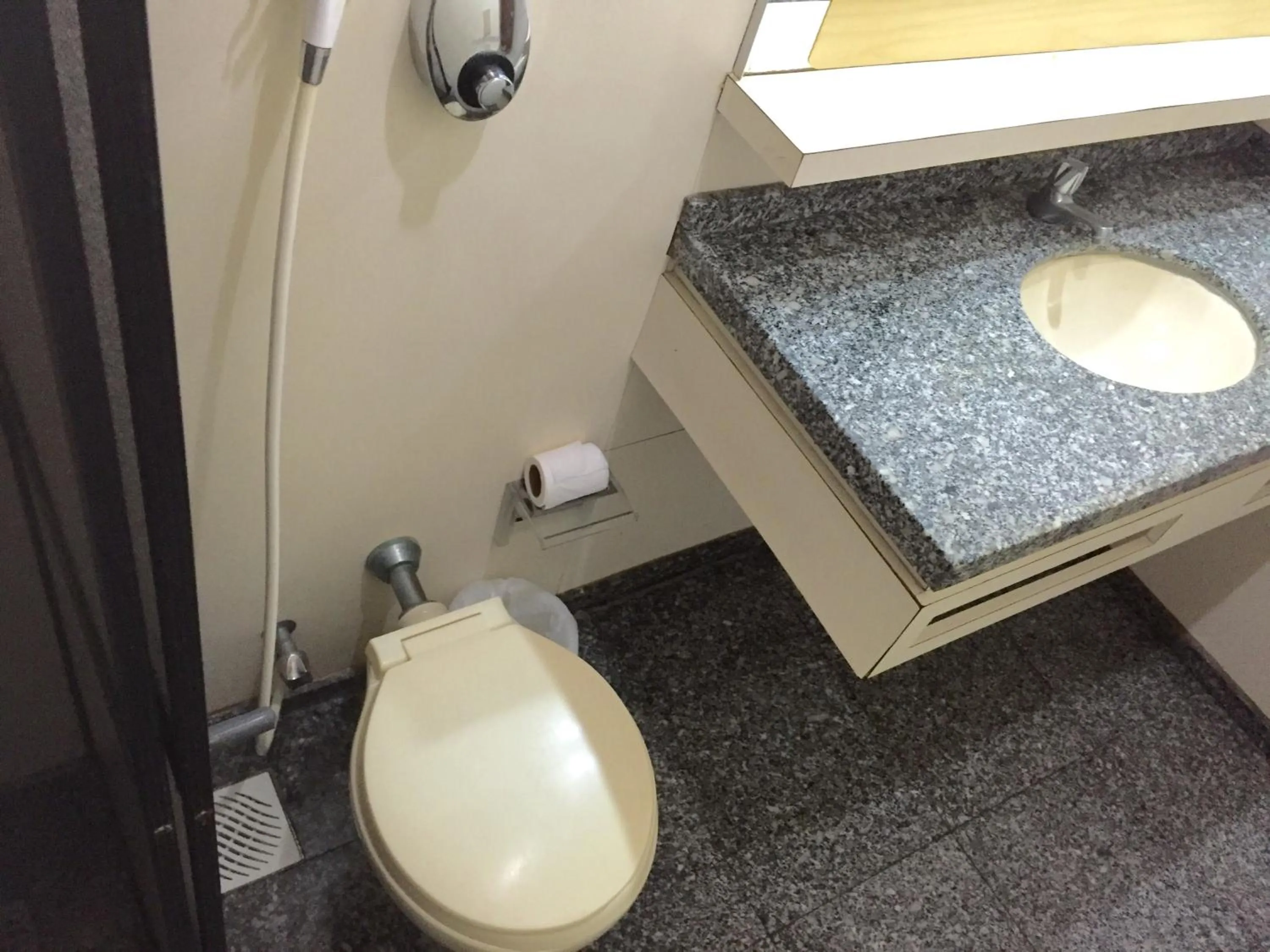 Bathroom in Atlântico Flat Residence