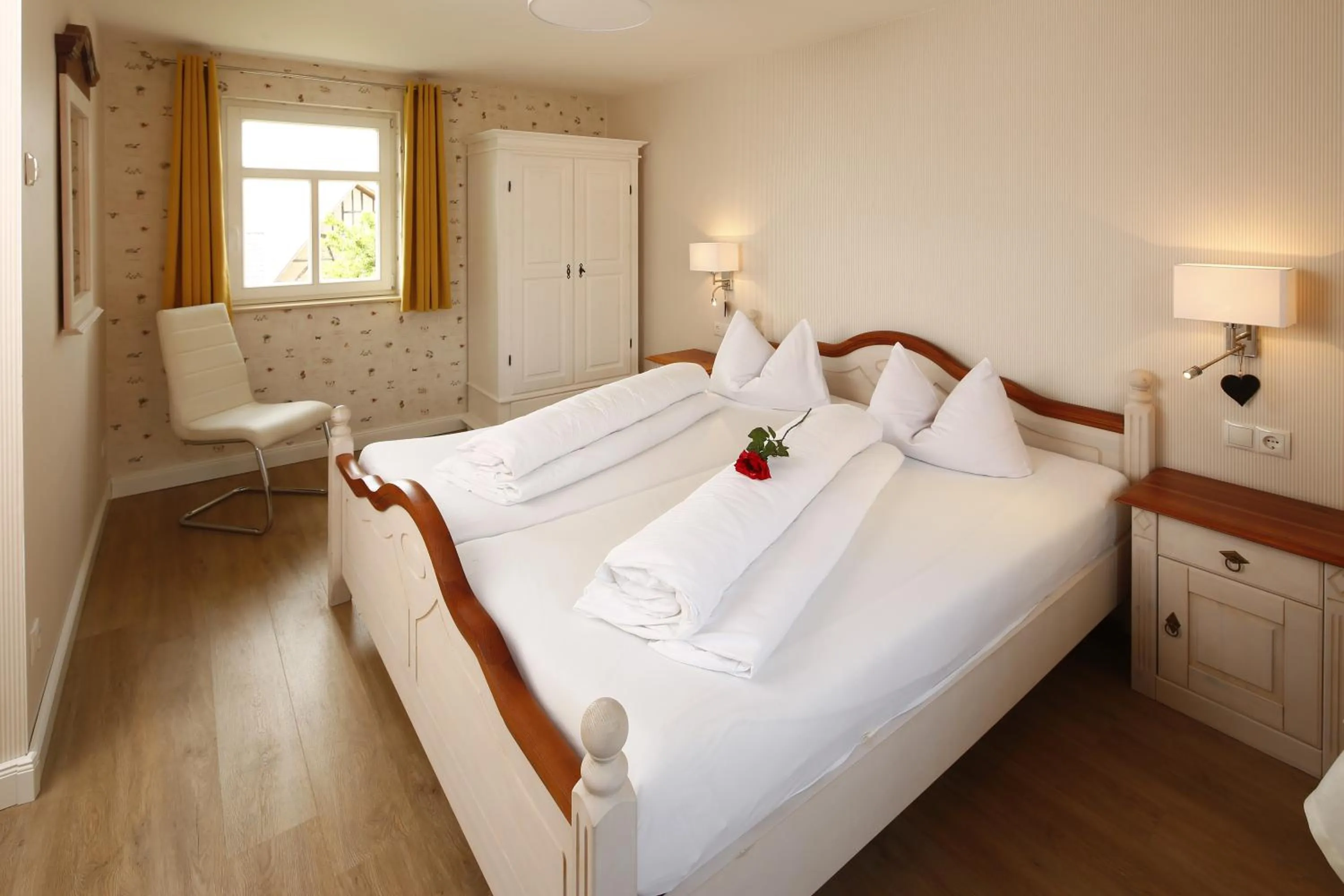 Bed in Landhotel Zur Grünen Kutte