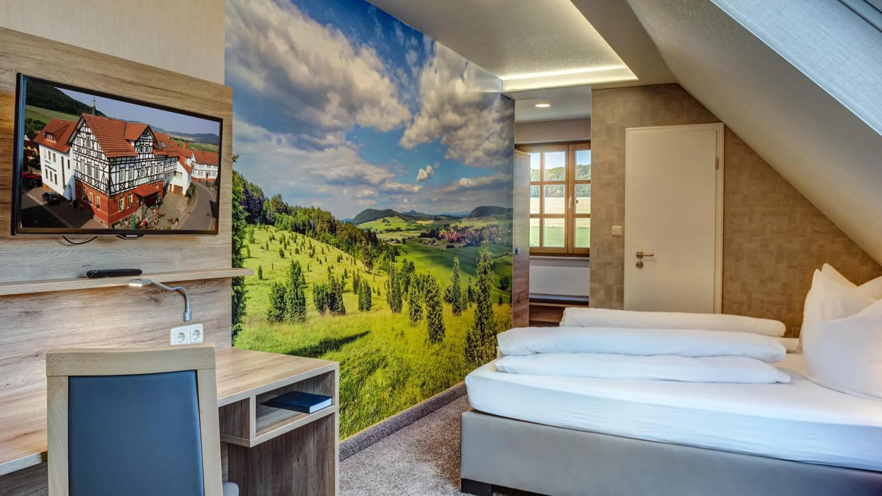 Bed in Landhotel Zur Grünen Kutte