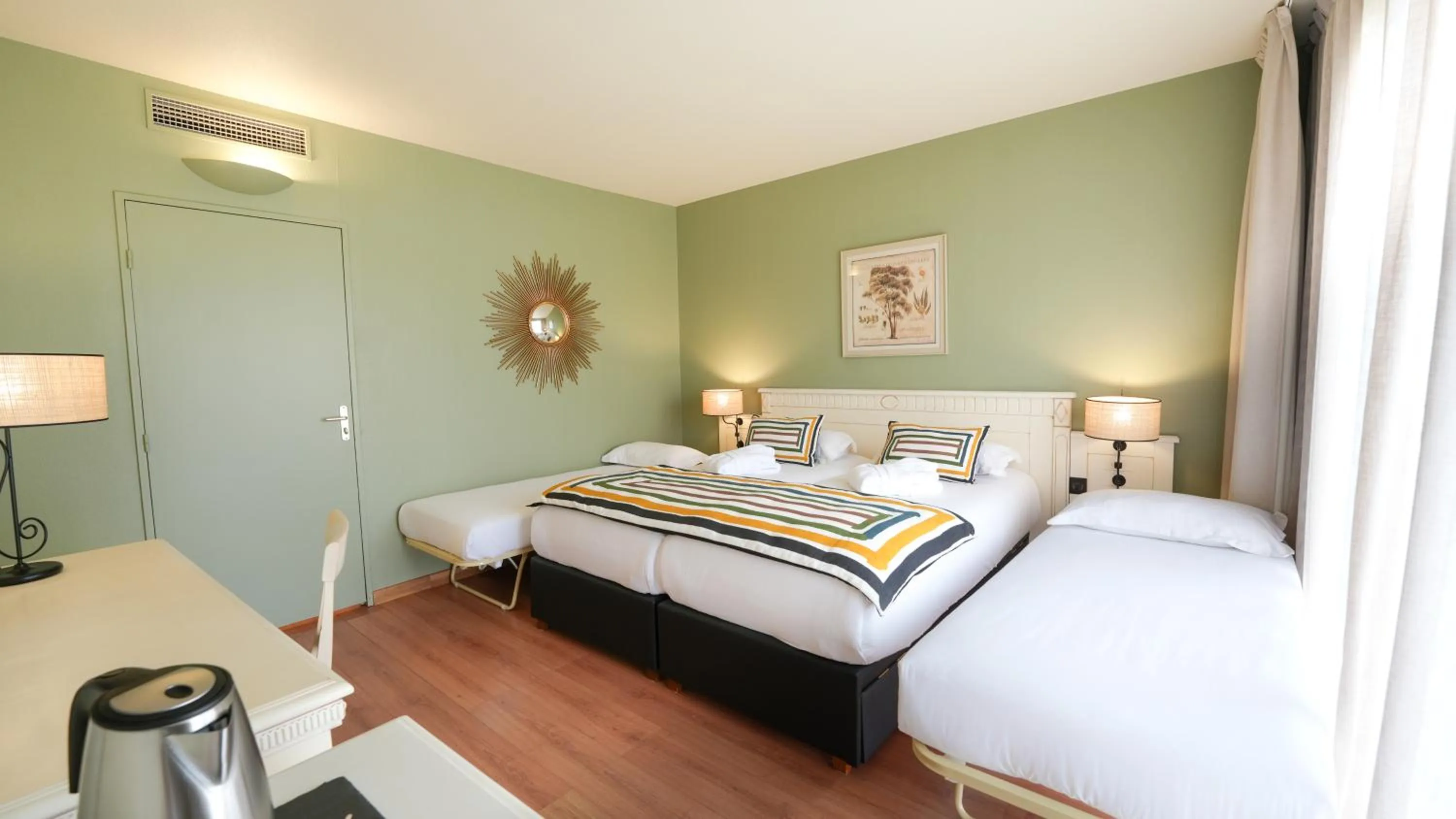 Bed in Hôtel Mount Venturi - Aix-En-Provence Sainte-Victoire - Bar & Restaurant & Padel