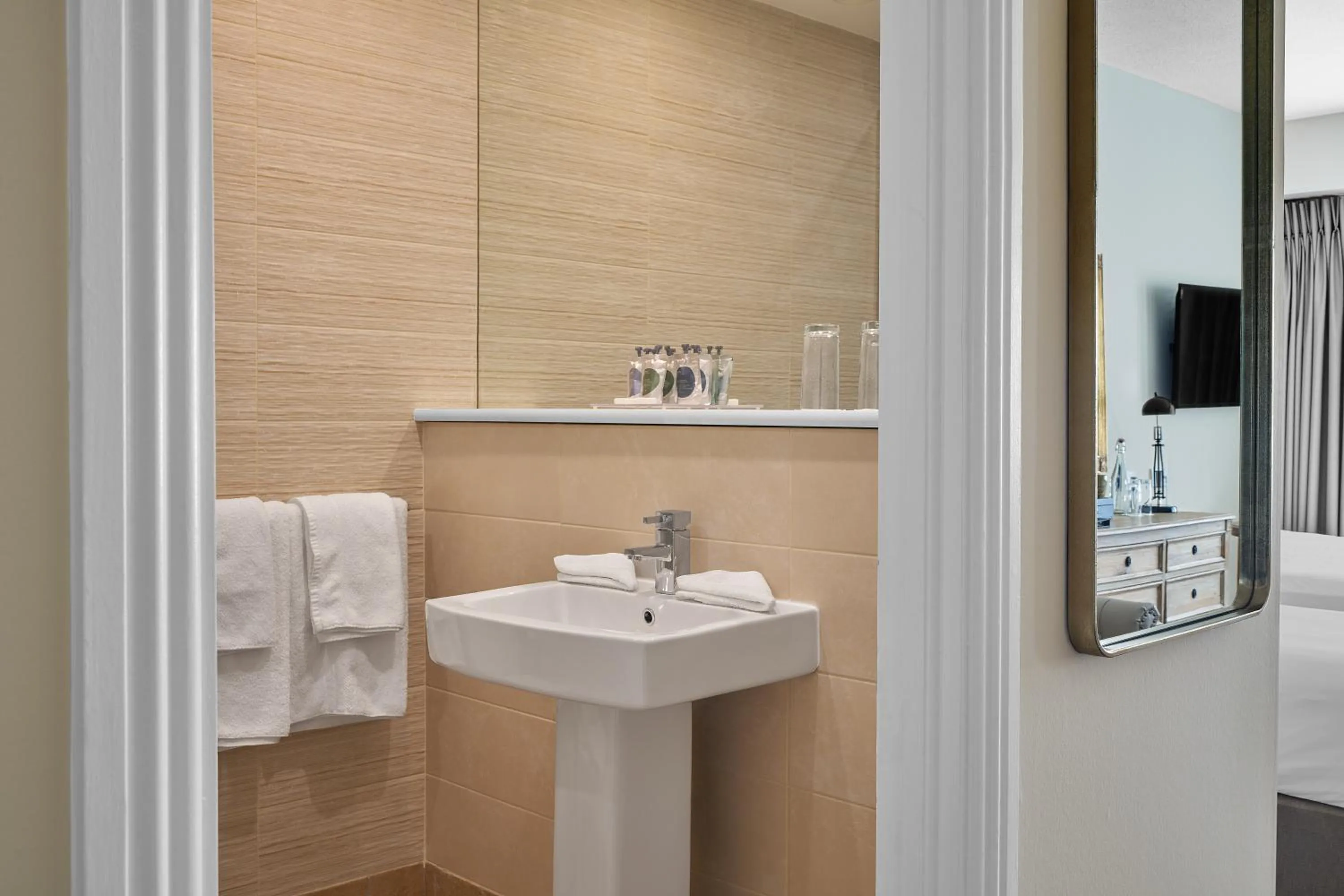 Bathroom in Summerhill House Hotel