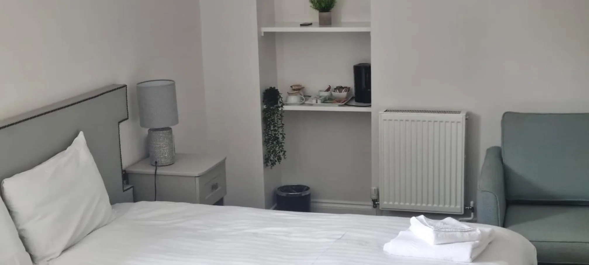 Bedroom, Bed in The Riverside House Hotel