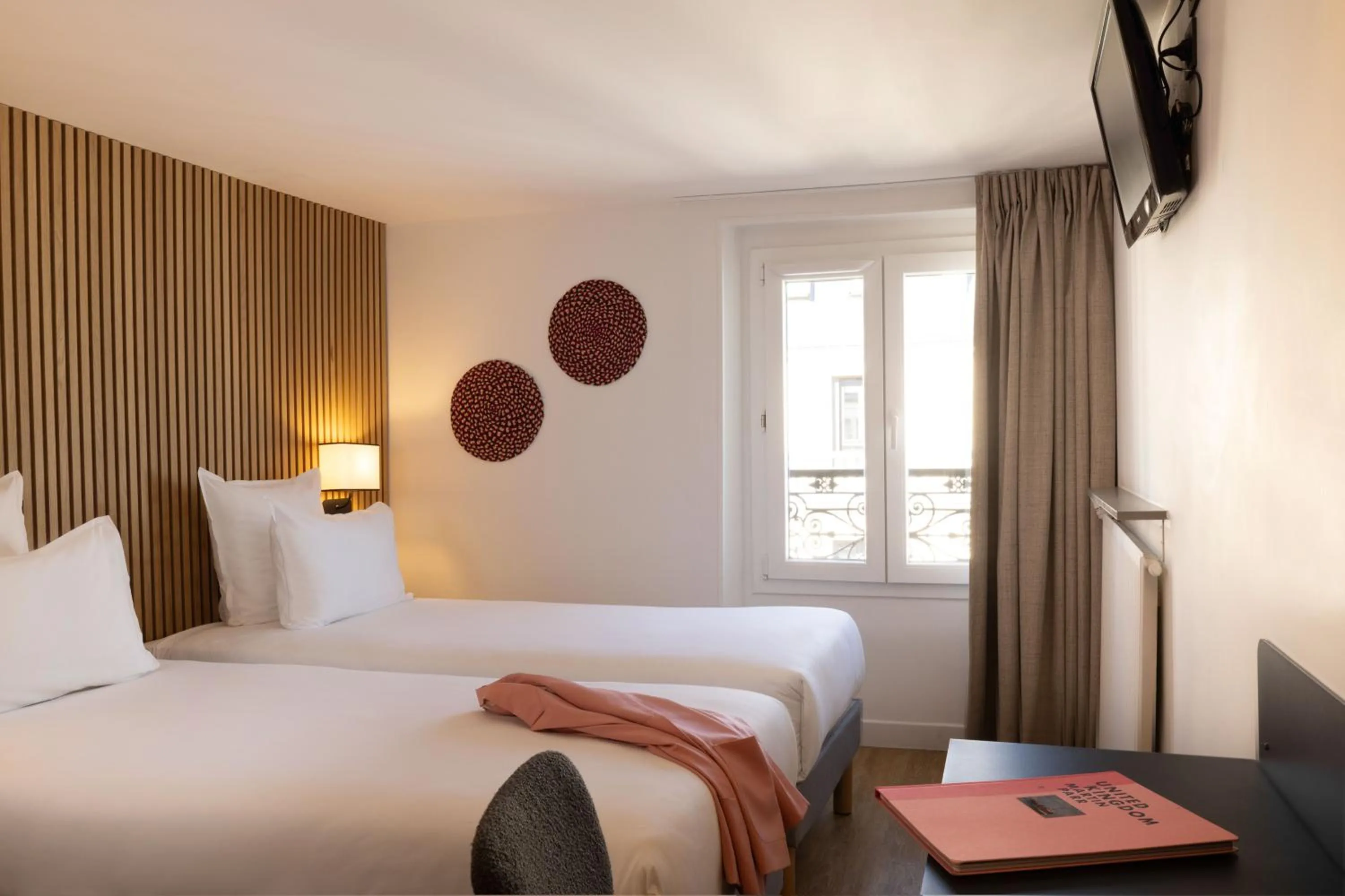 Photo of the whole room, Bed in Korner Opera