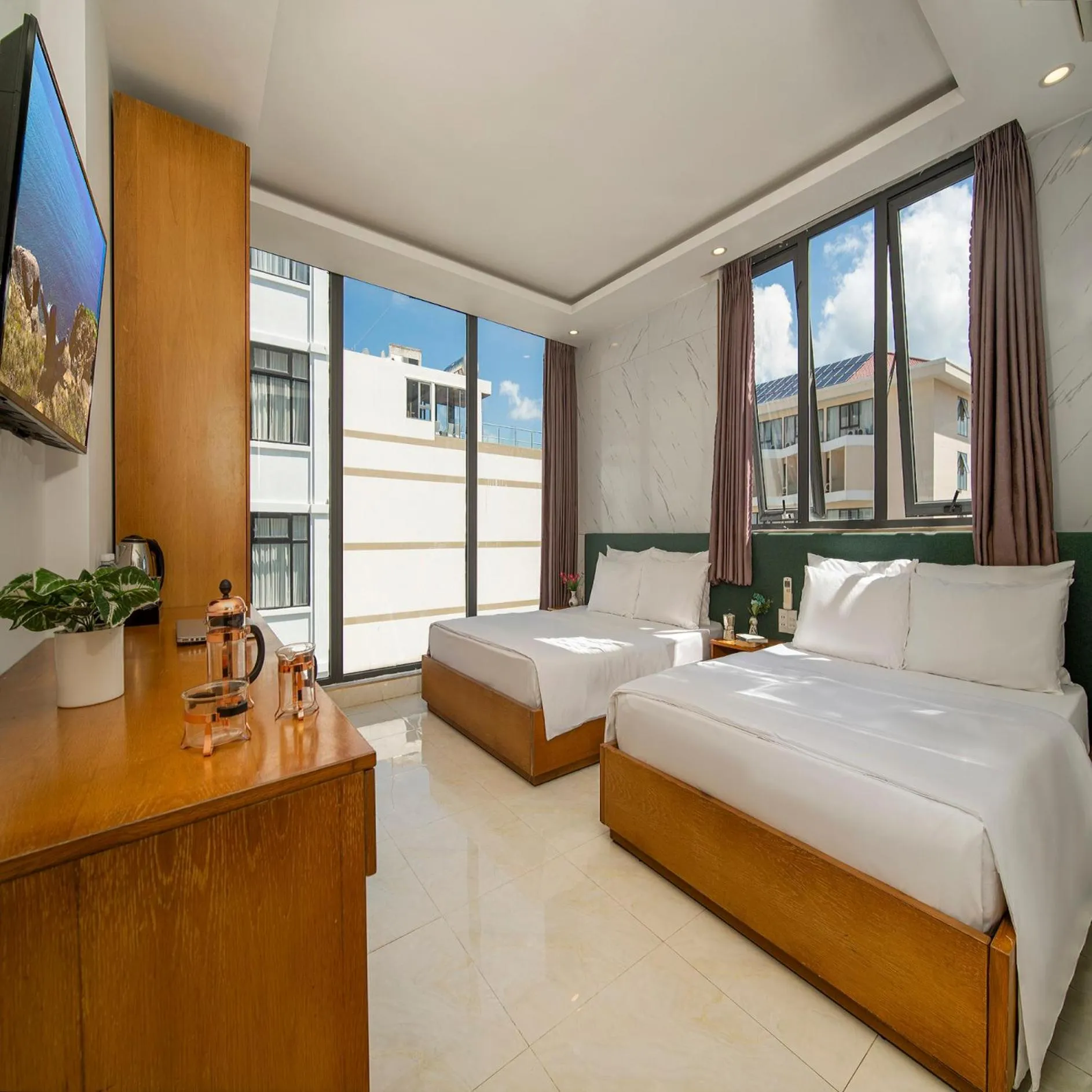 Communal lounge/ TV room, Bed in Trang Ngan Hotel by THG