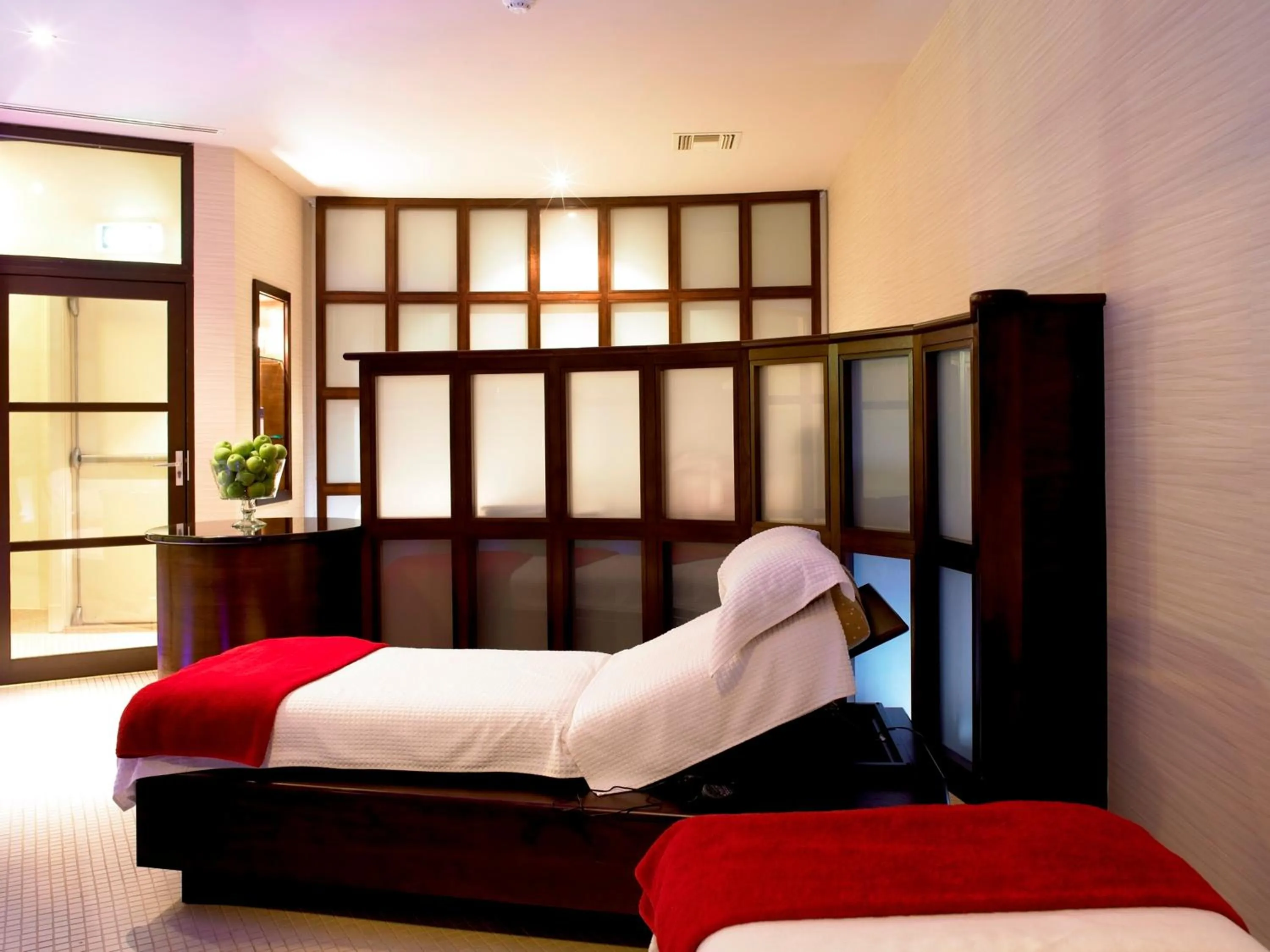 Spa and wellness centre/facilities, Bed in The Club Hotel & Spa Jersey