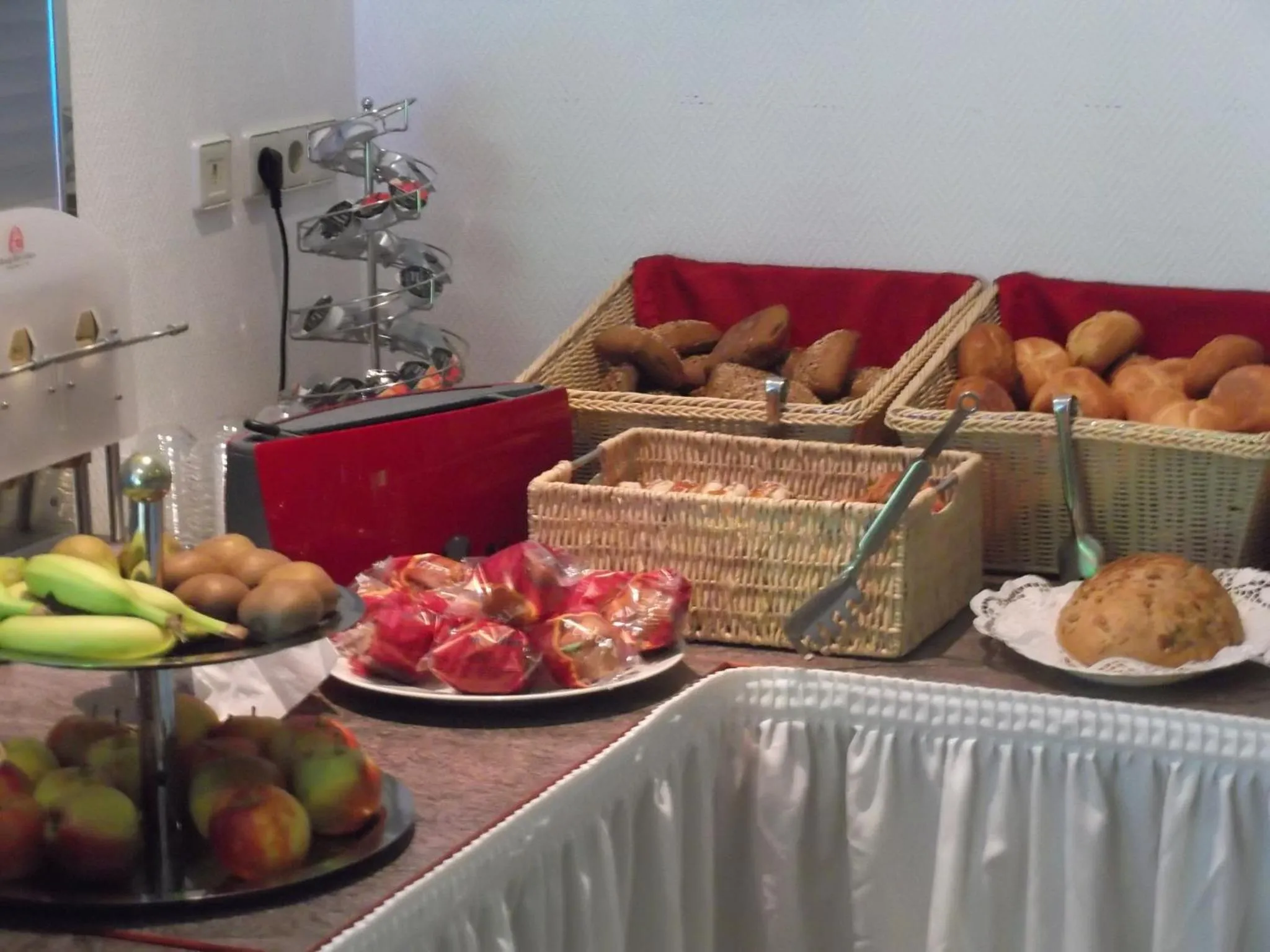 Buffet breakfast in Businesshotel & Appartements Stuttgart-Vaihingen