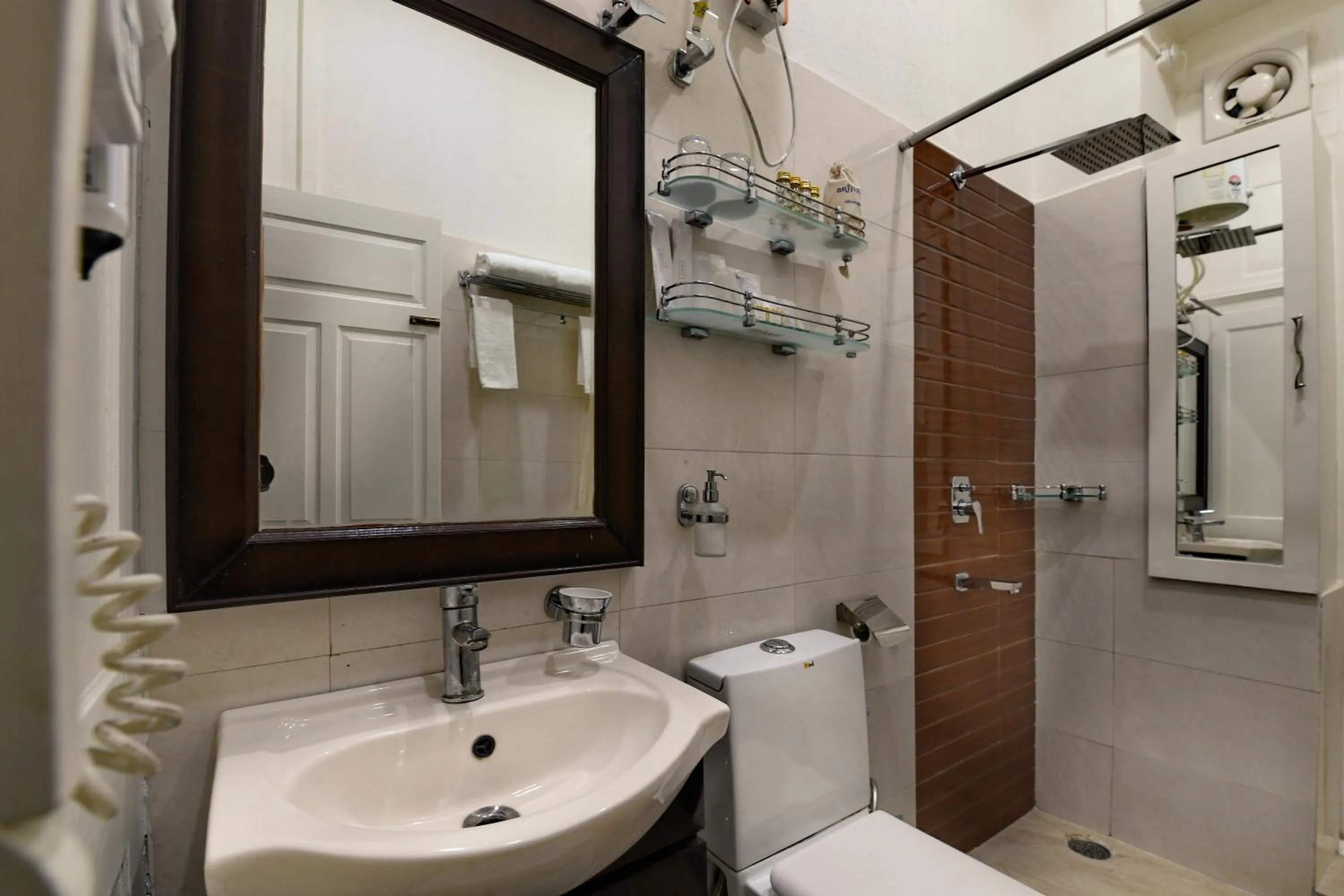 Bathroom in Brij Villa, Dalhousie - A Colonial Luxury Retreat