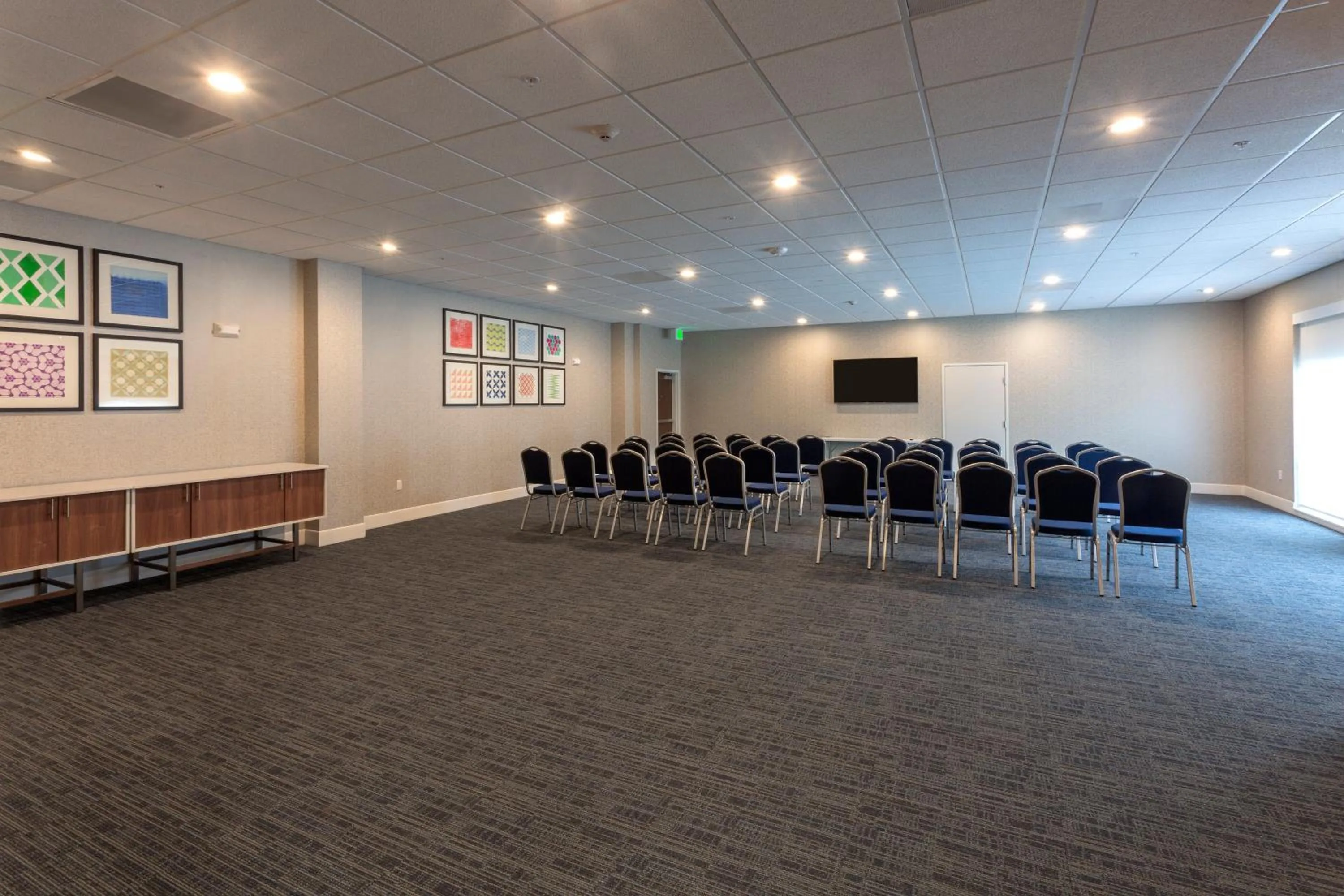 Meeting/conference room in Holiday Inn Express & Suites - Seattle South - Tukwila by IHG