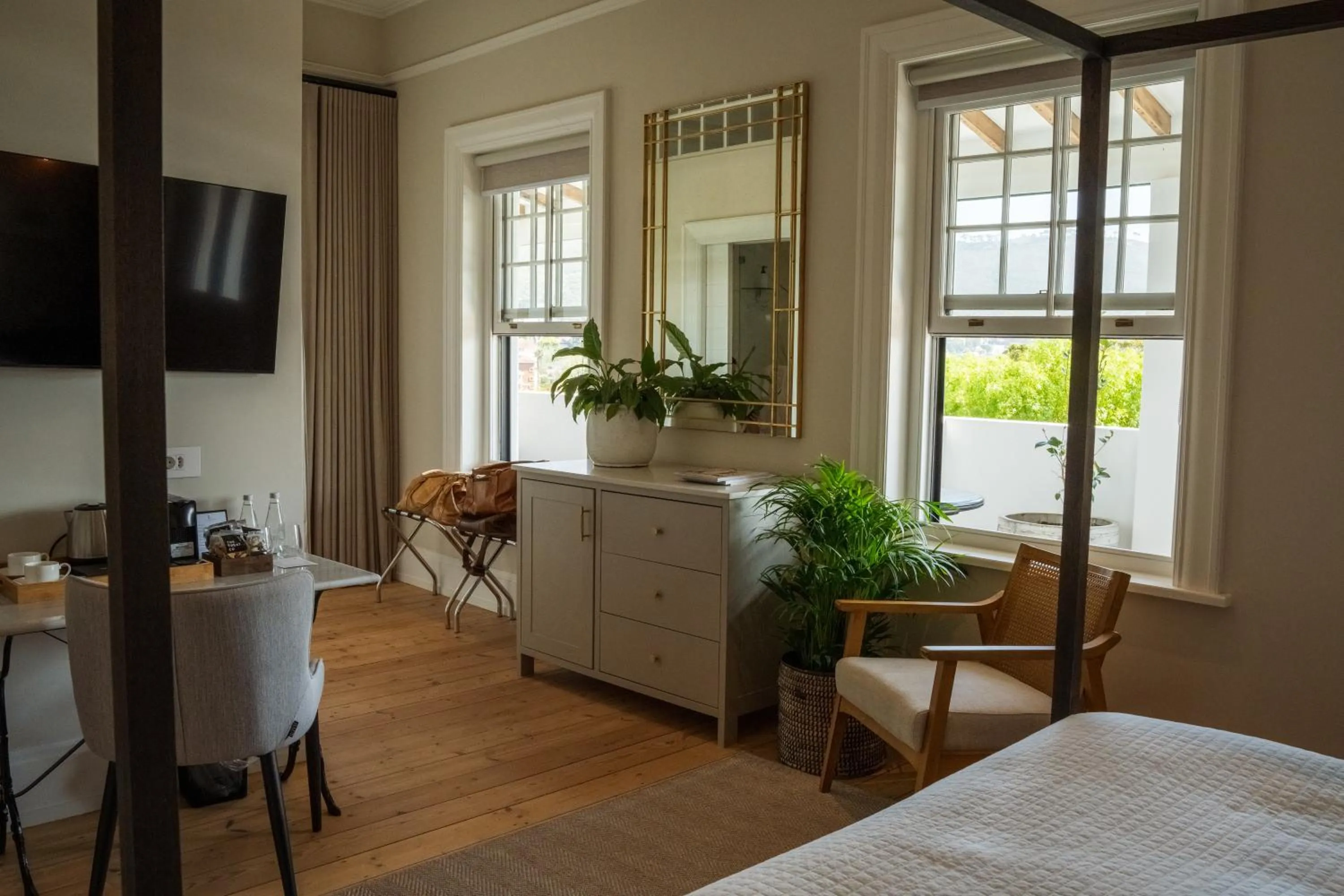 TV and multimedia, Bed in One Kensington Boutique Hotel