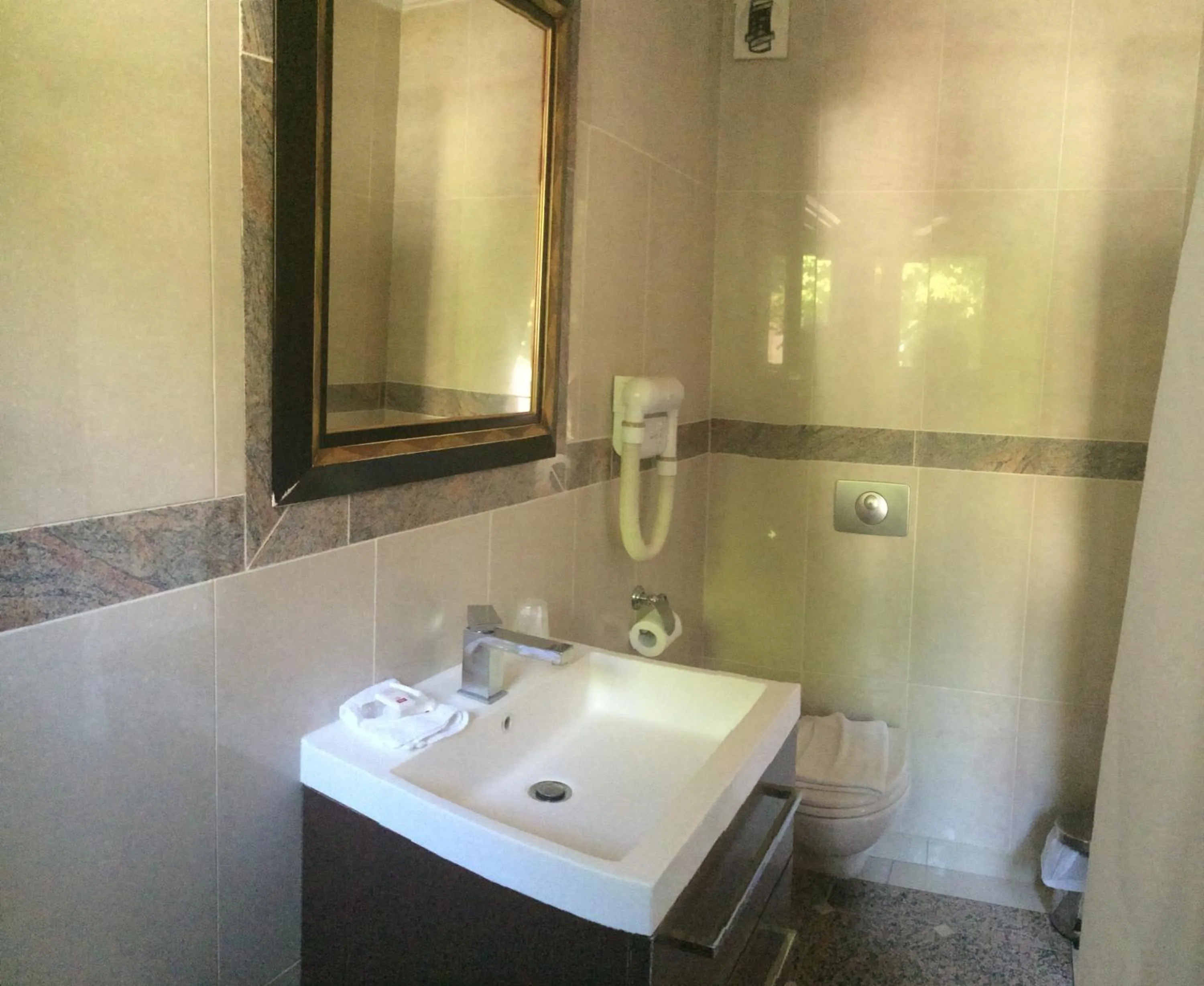 Bathroom in Hôtel Saint Alban