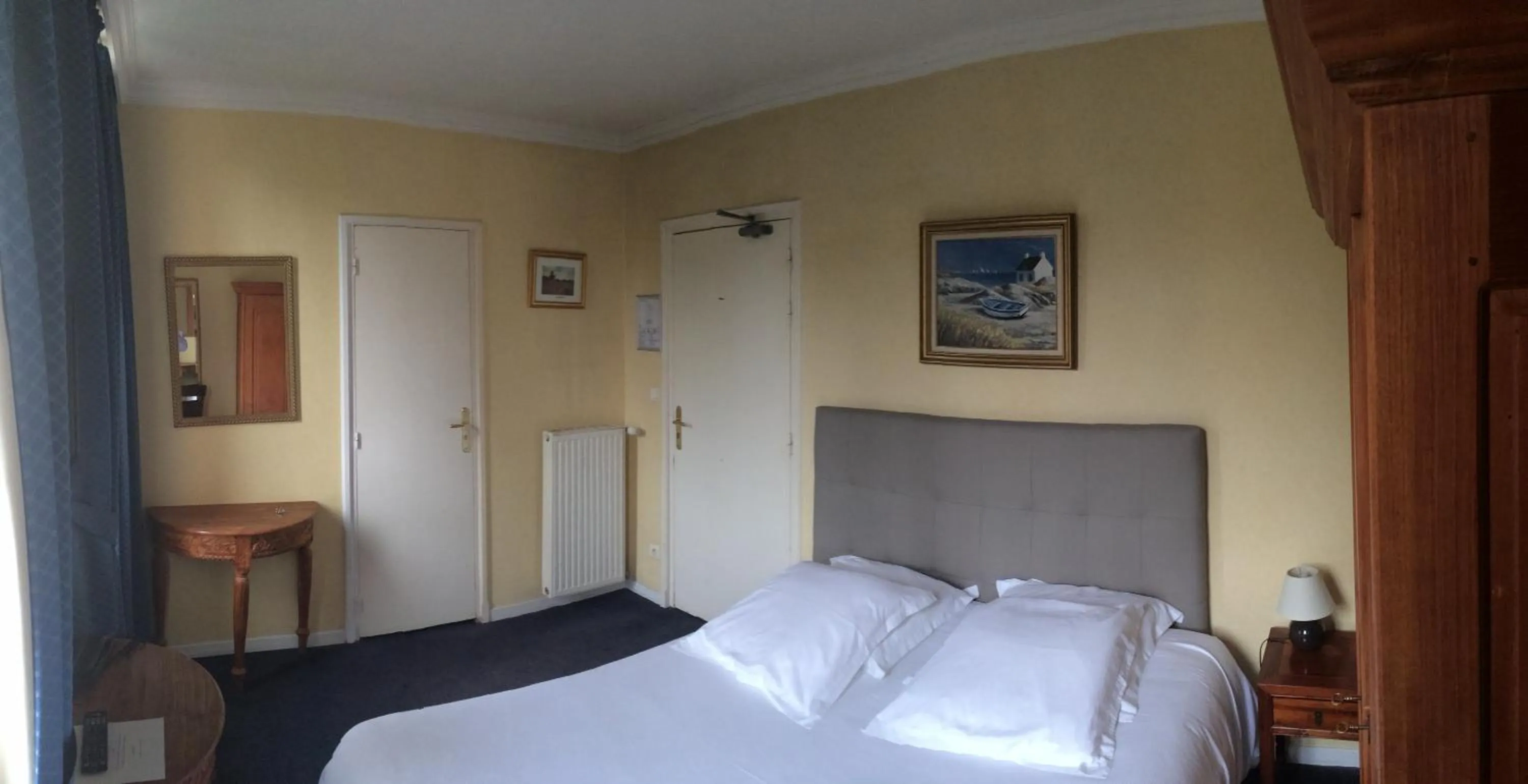 Bedroom, Bed in Hôtel Saint Alban