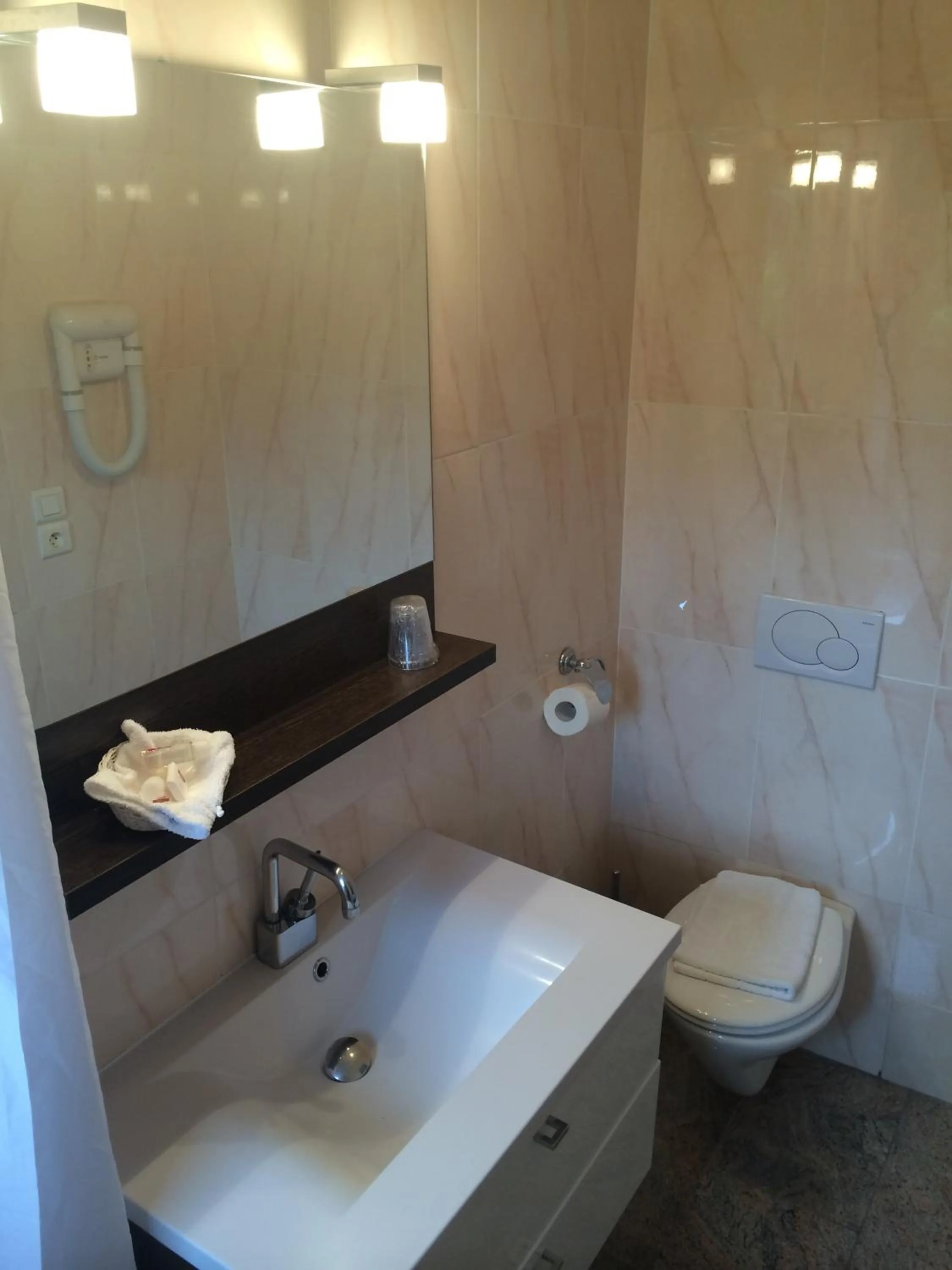 Bathroom in Hôtel Saint Alban