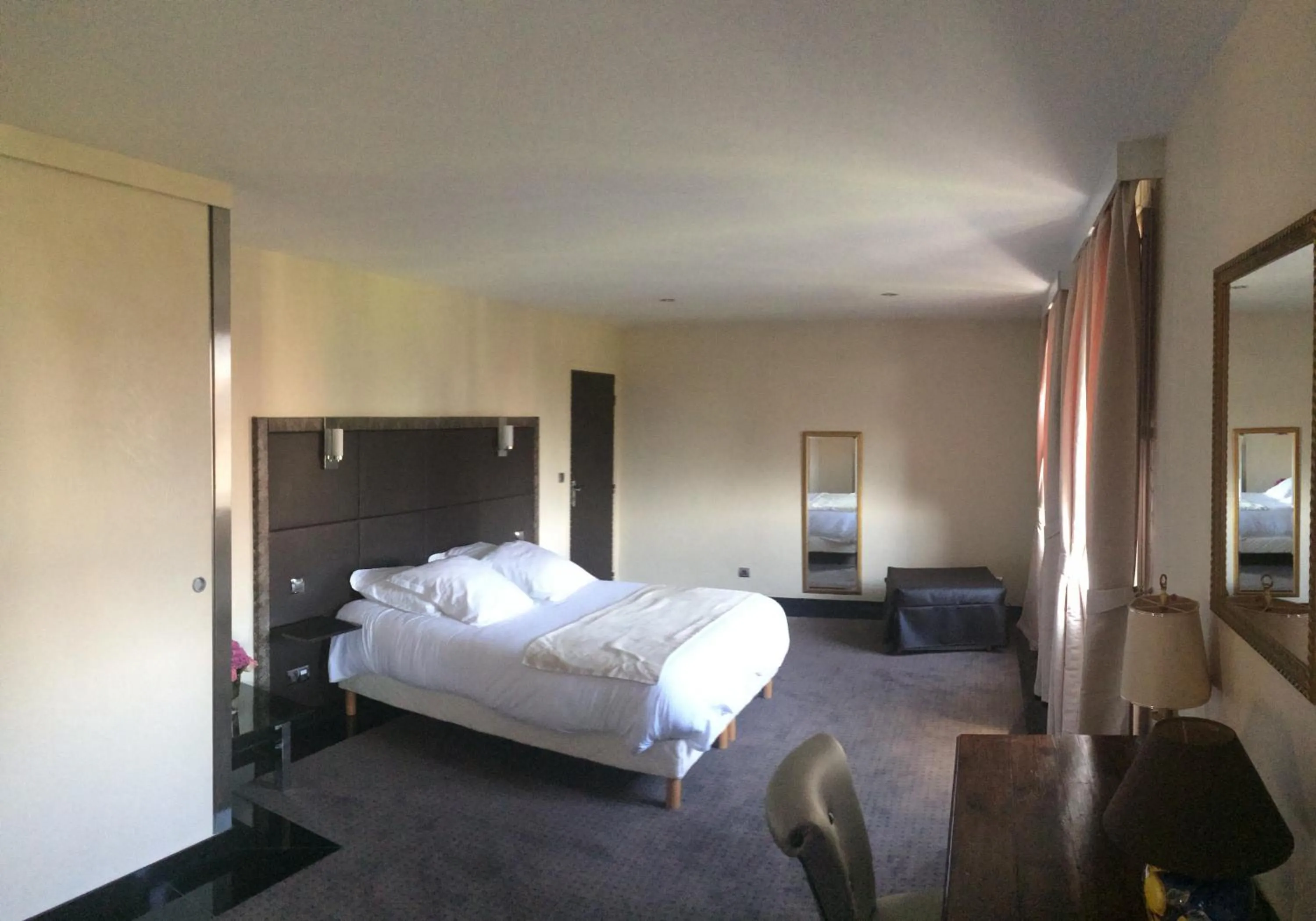 Bedroom, Bed in Hôtel Saint Alban