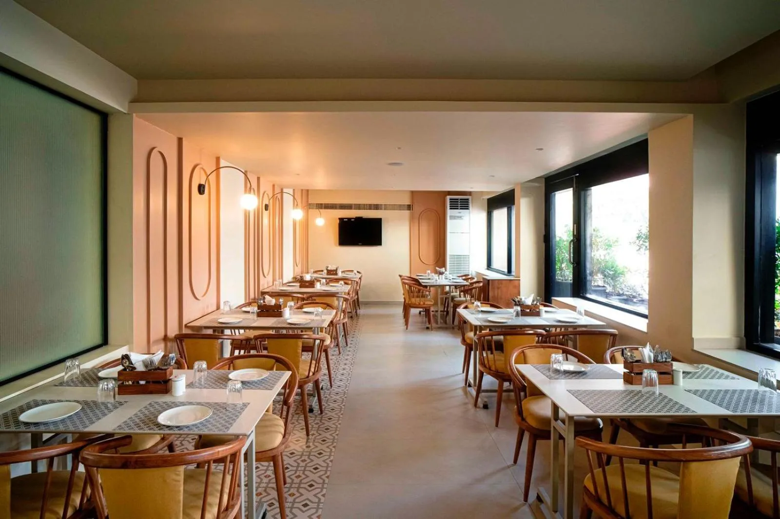 Restaurant/places to eat in Hotel Vrishali Executive