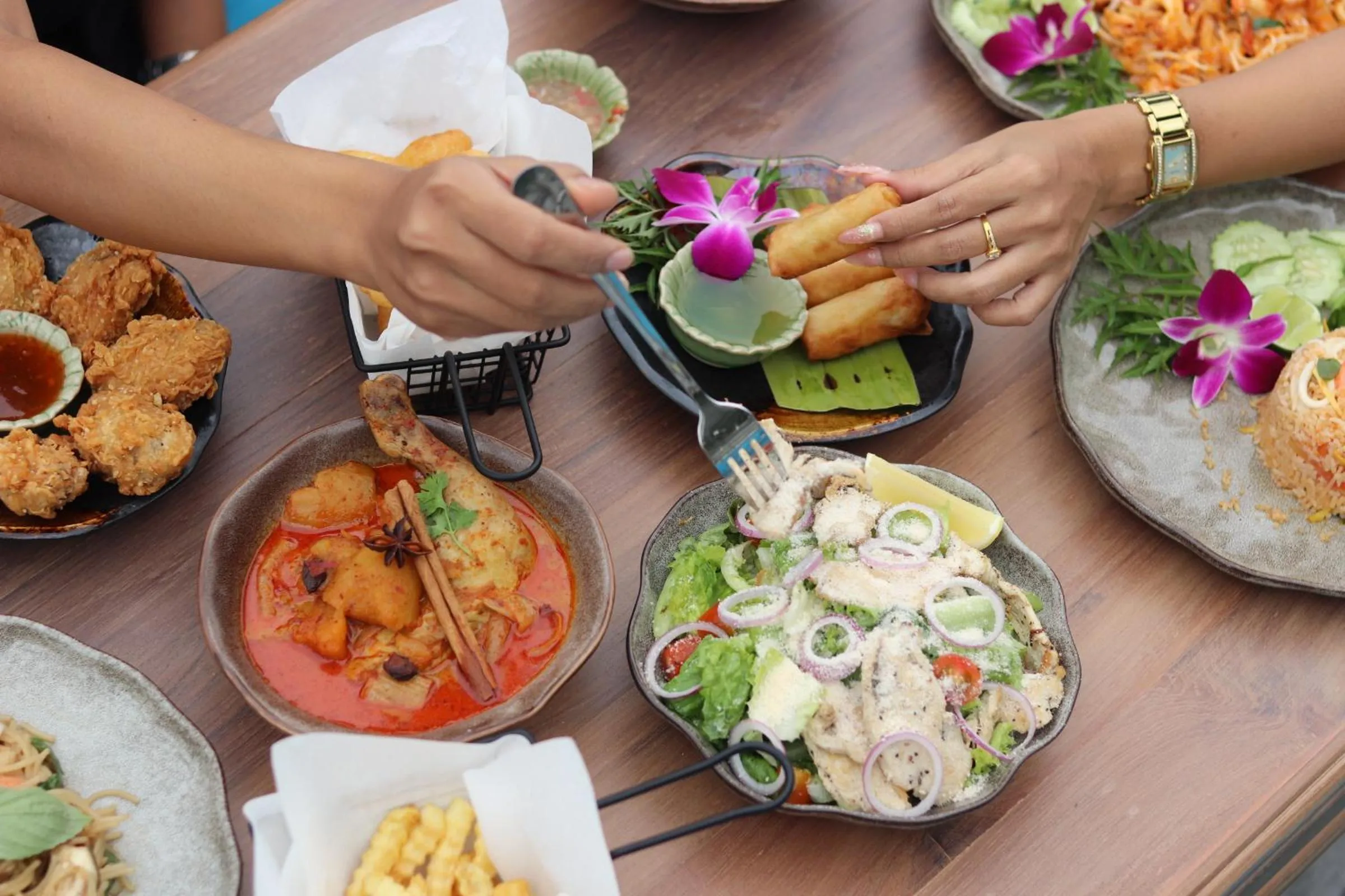 Restaurant/places to eat in Panphuree Residence - SHA Extra Plus