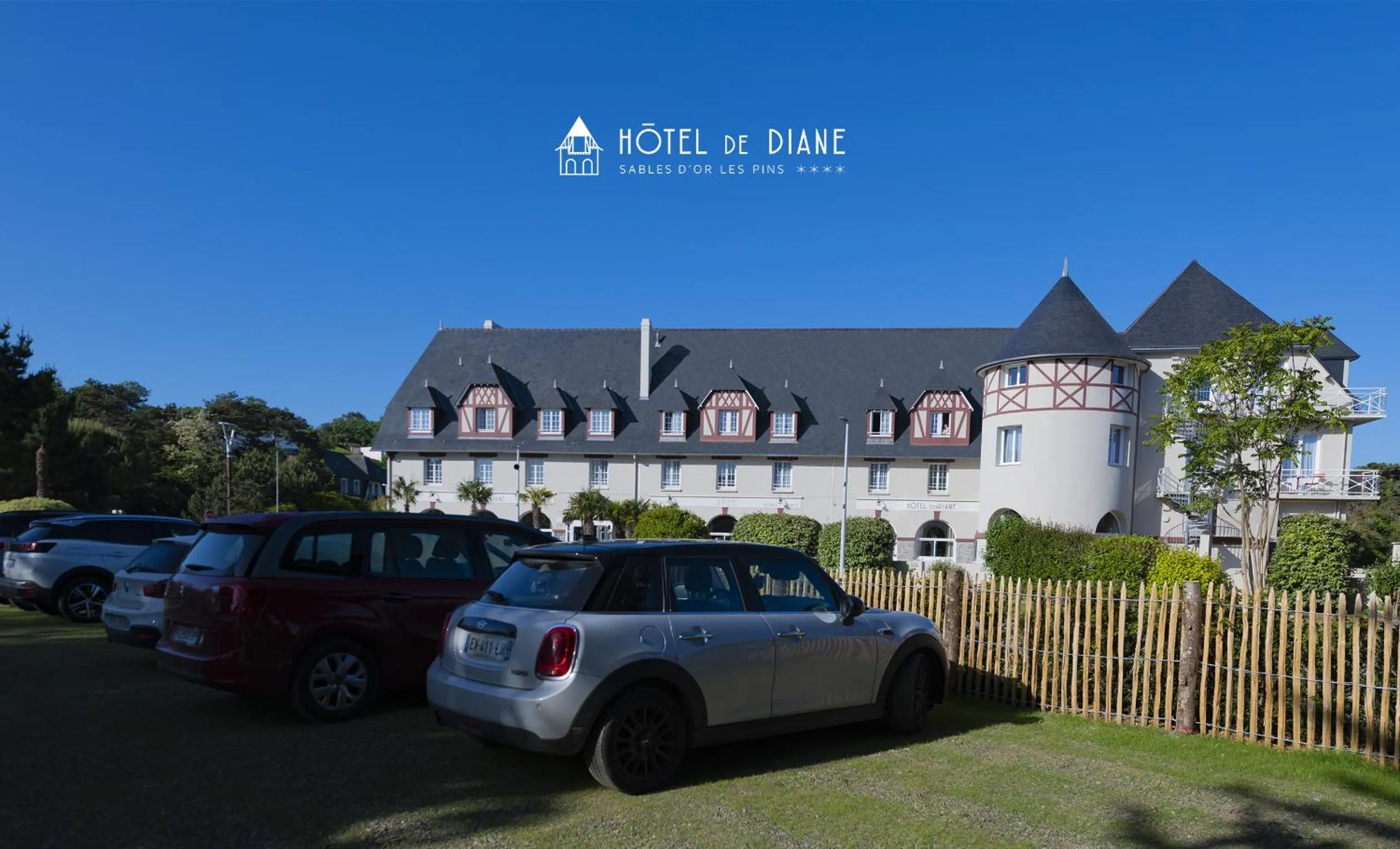 Property building in Hotel De Diane