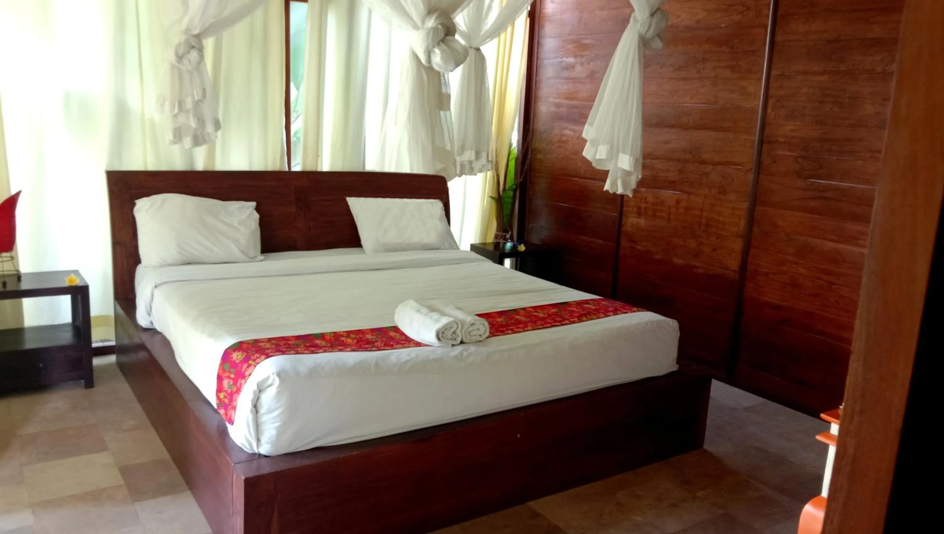 Bedroom, Bed in Astawa House