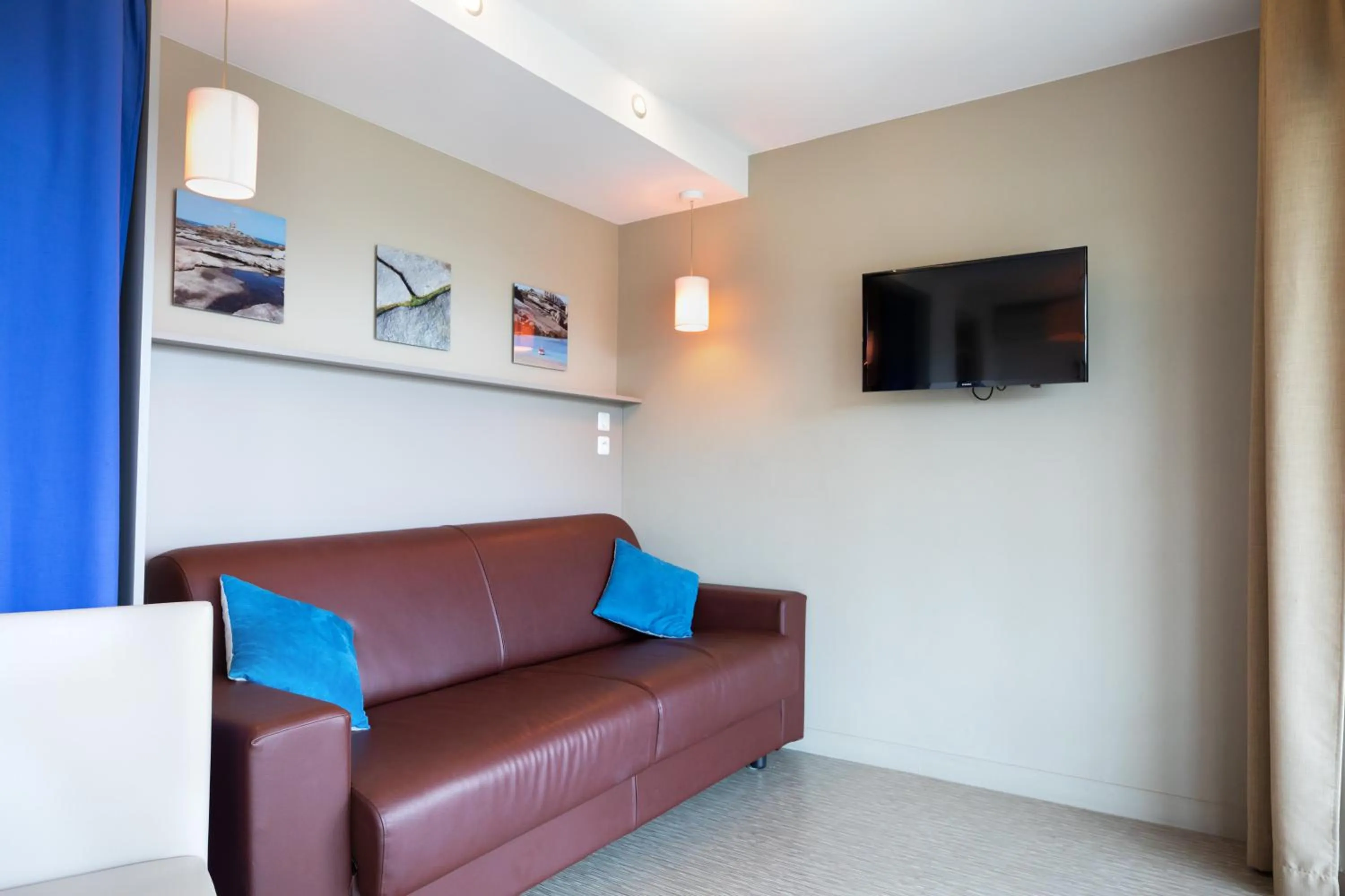 Living room in SOWELL Family Riviera