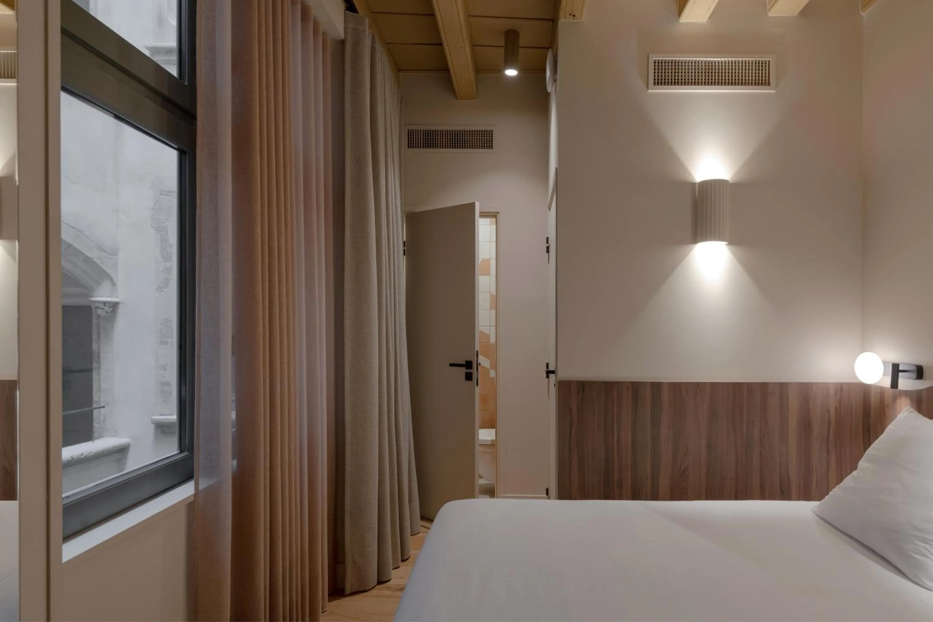 Bed in Académie Hôtel Lyon