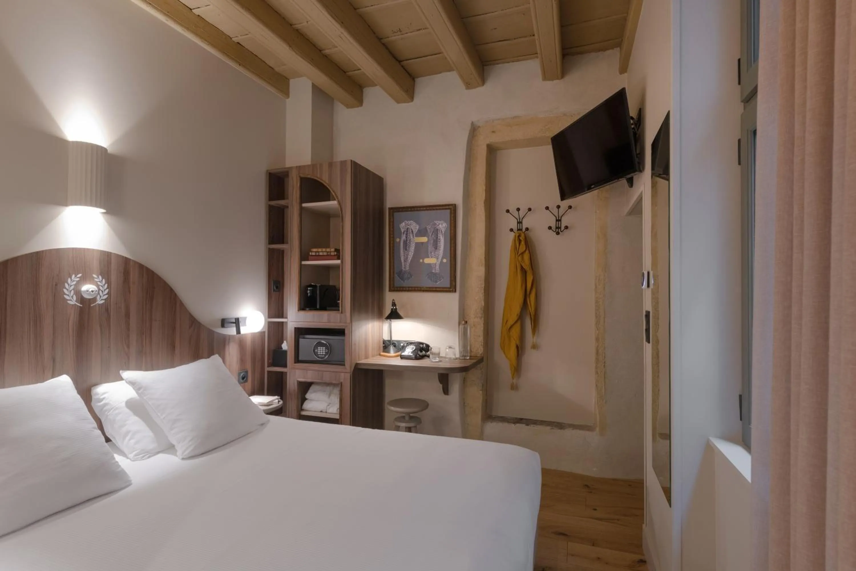 Bed in Académie Hôtel Lyon