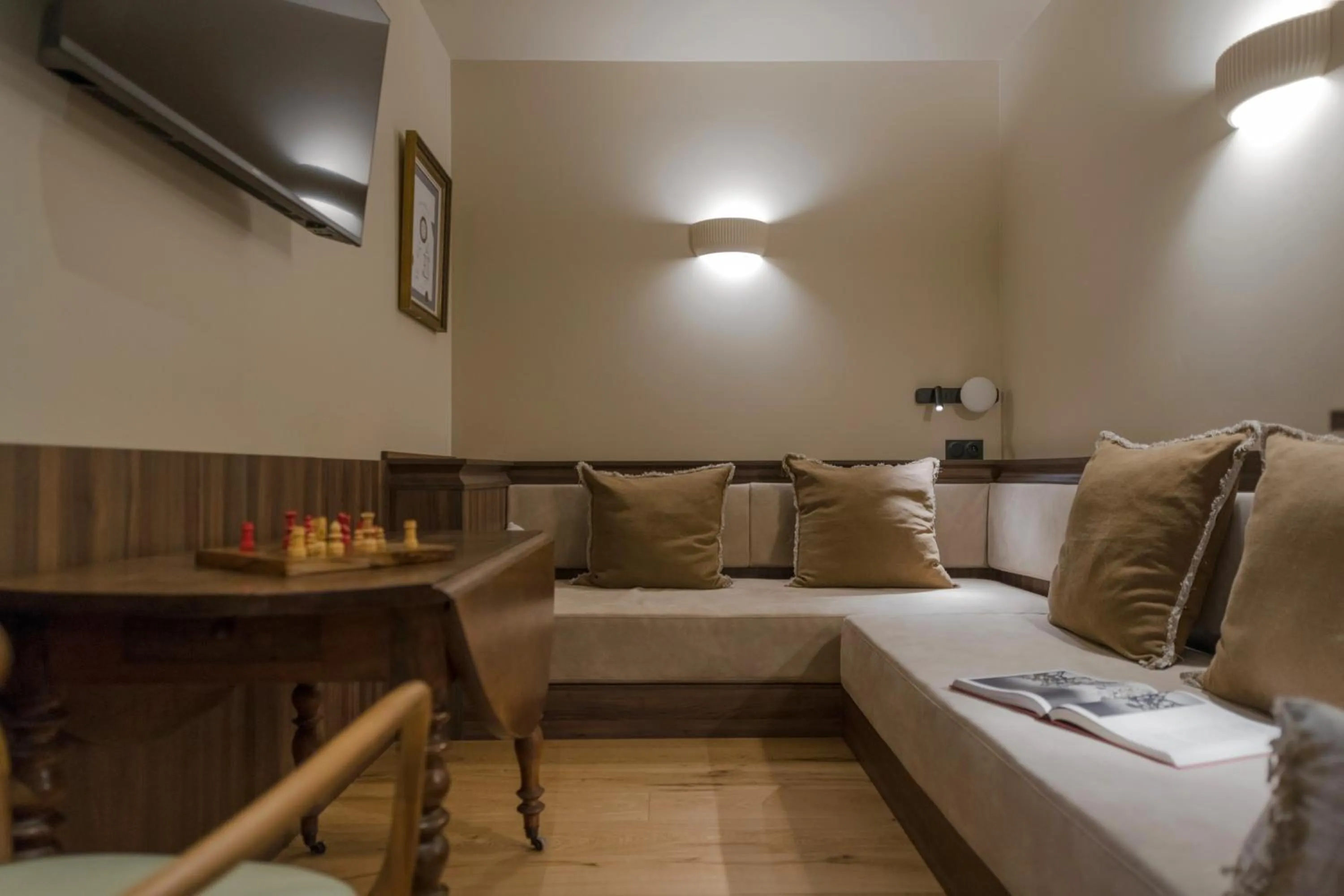 TV and multimedia in Académie Hôtel Lyon