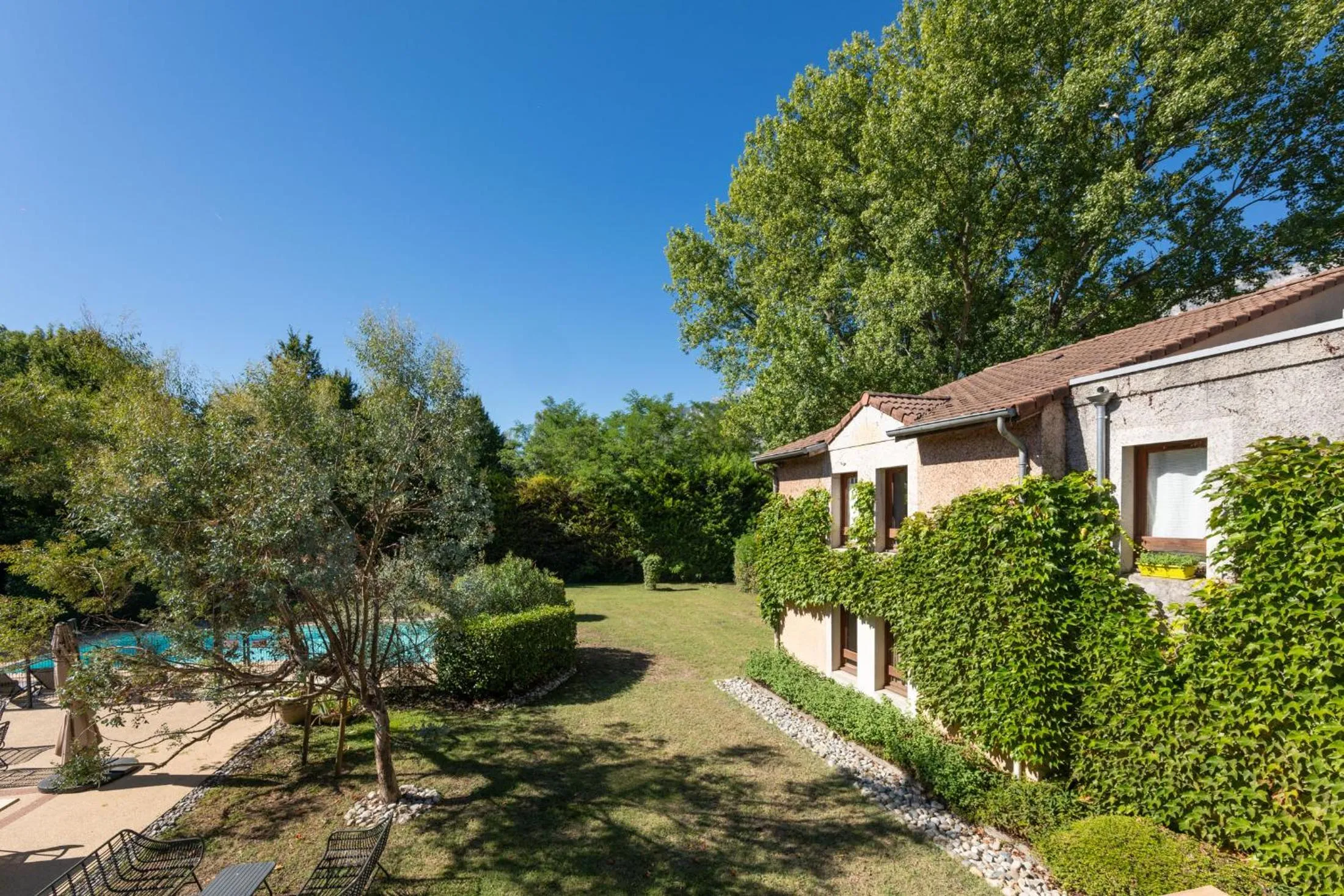 Natural landscape in Hôtel des Trois Massifs