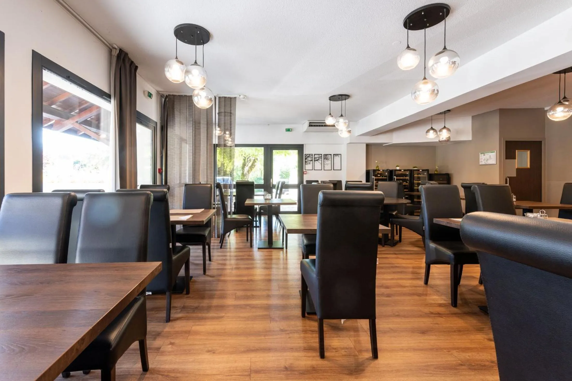 Restaurant/places to eat in Hôtel des Trois Massifs