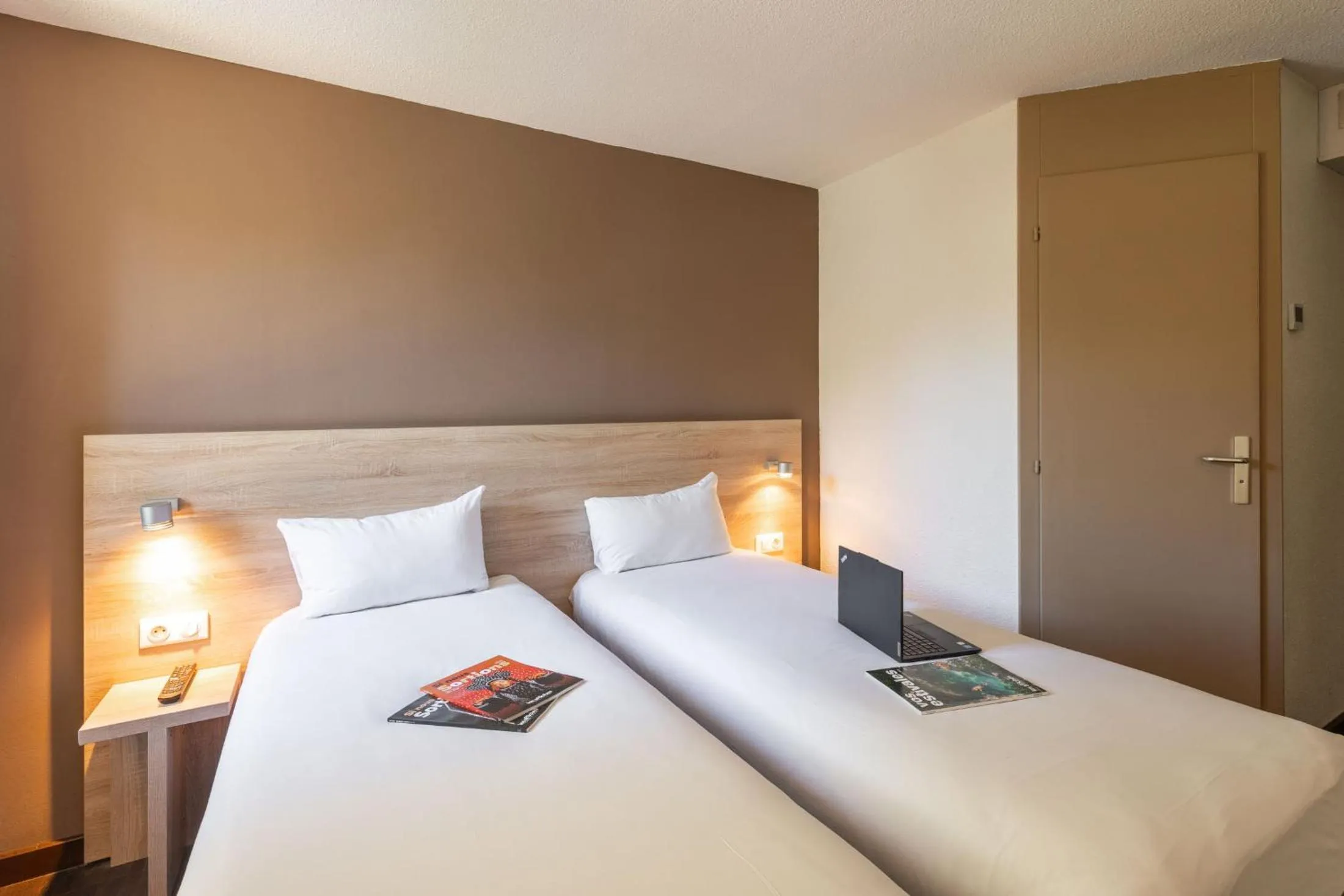 Bedroom, Bed in Hôtel des Trois Massifs