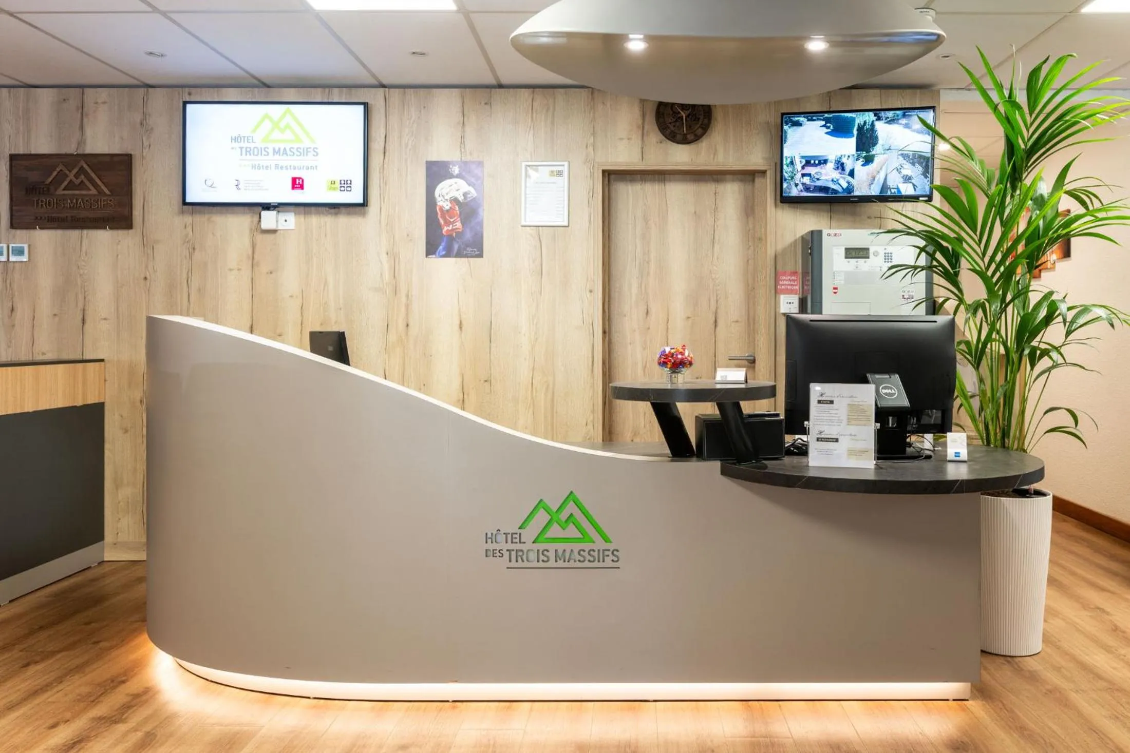 Lobby or reception in Hôtel des Trois Massifs