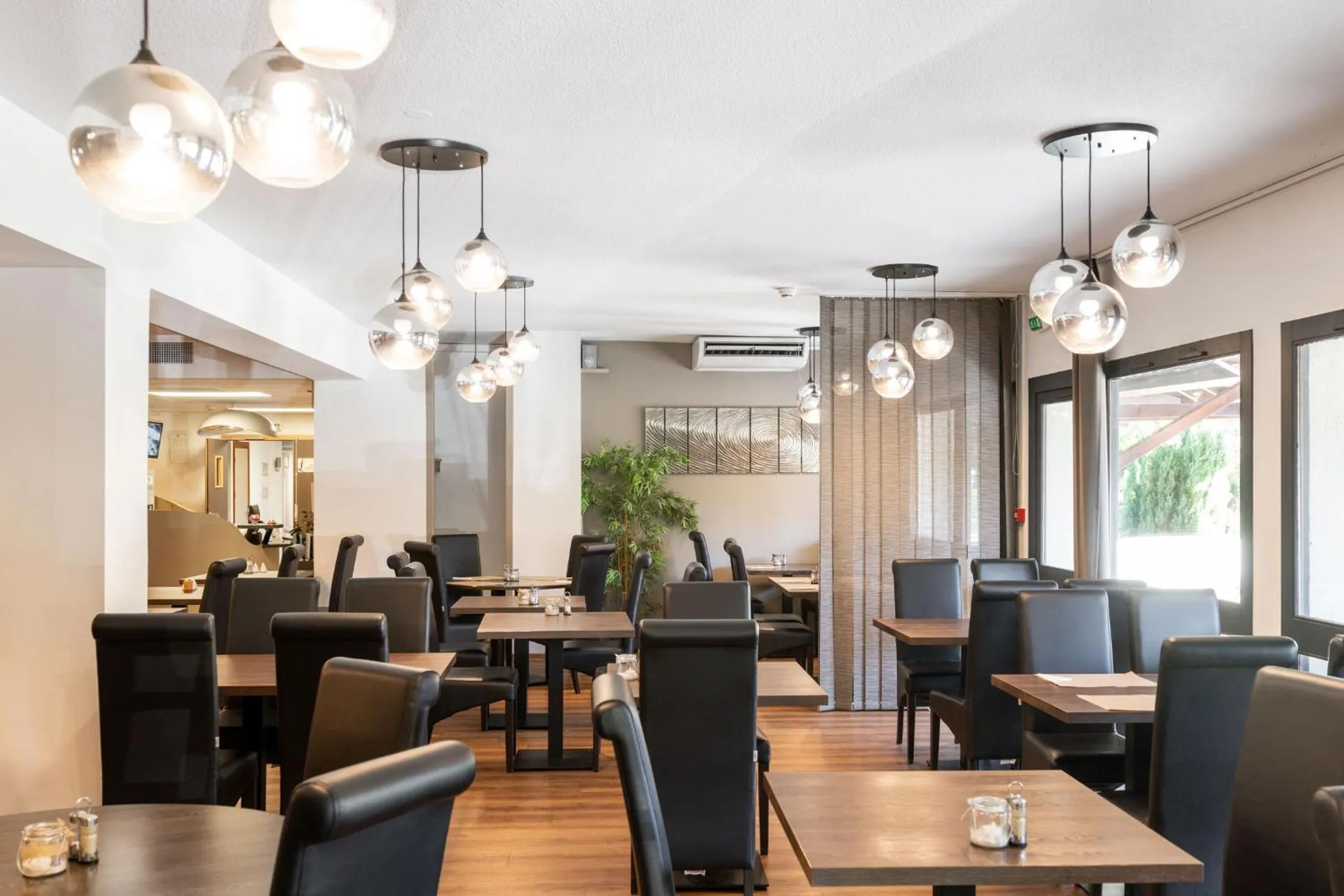 Restaurant/places to eat in Hôtel des Trois Massifs