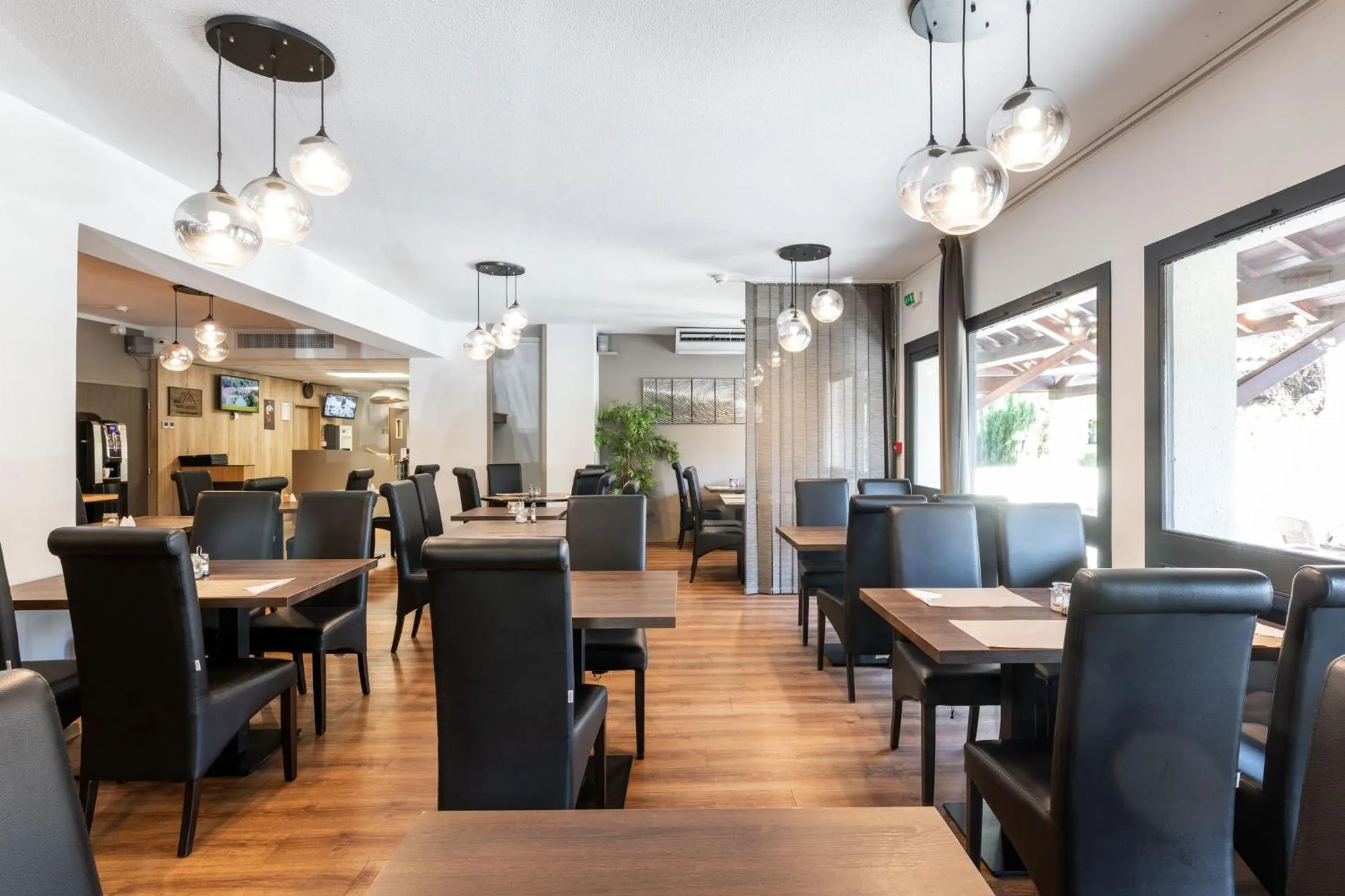 Restaurant/places to eat in Hôtel des Trois Massifs